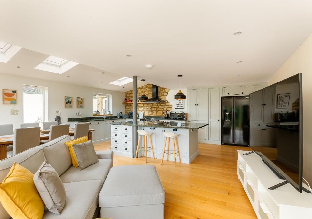 Spacious 3 Bed House with Large Garden in Aynho! view 4
