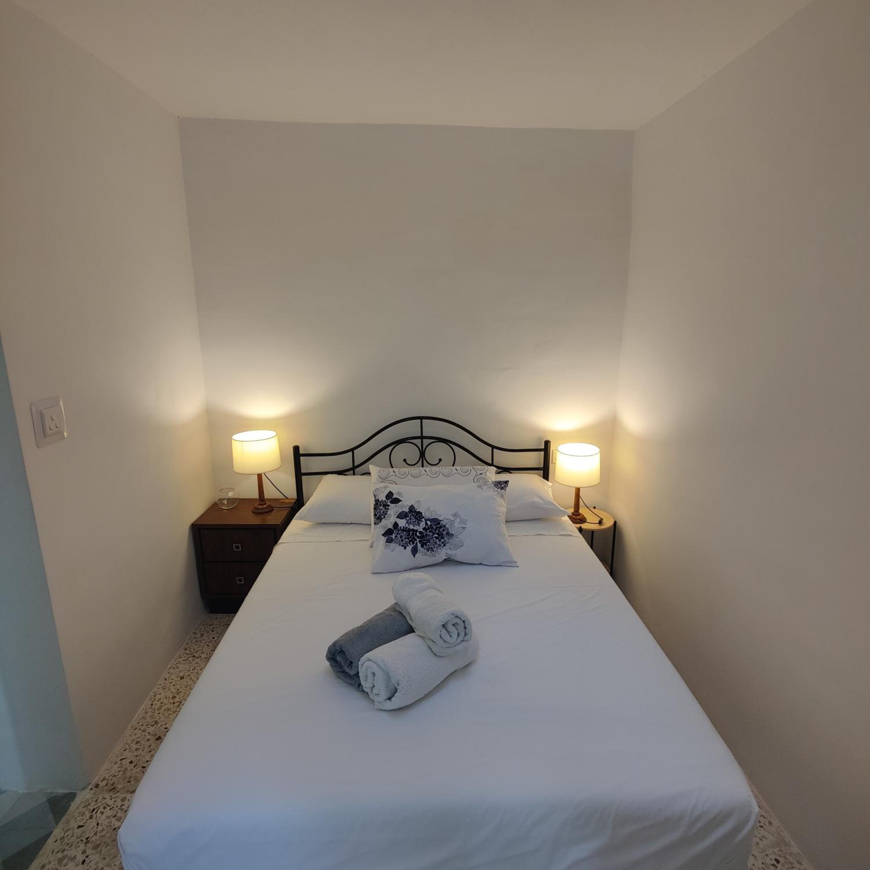 Malta, Sliema holiday flat - minutes from the sea! view 3