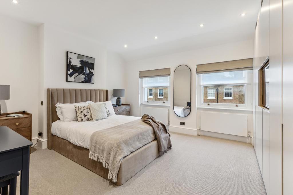 Huge Luxury 5 Bedroom Terraced House view 3