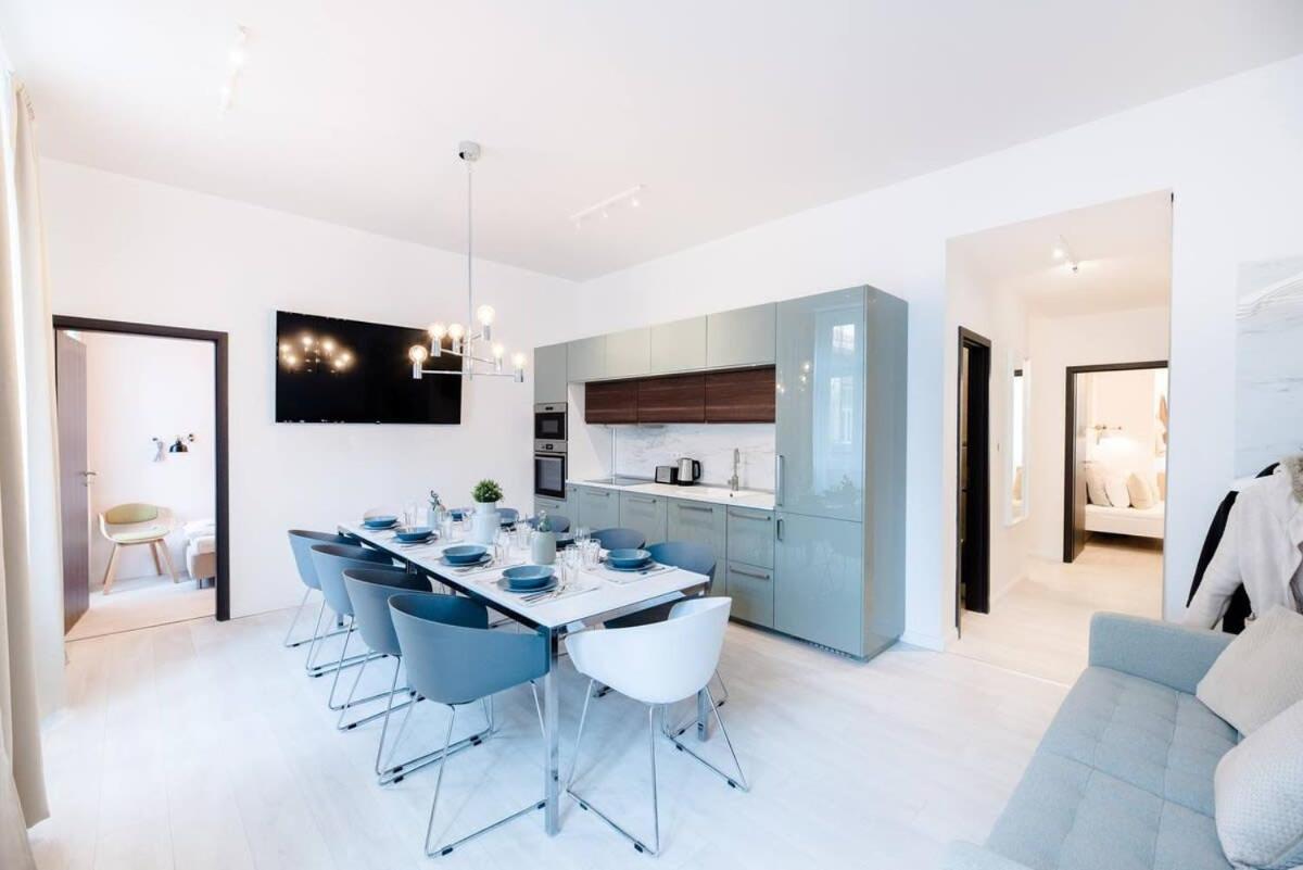 Brand new stylish very central apartment view 2