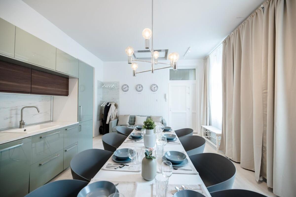 Brand new stylish very central apartment view 5