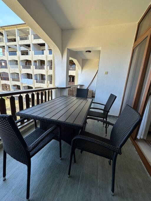 BeachFront 2 bedroom Apartment with WiFi&Netflix view 3