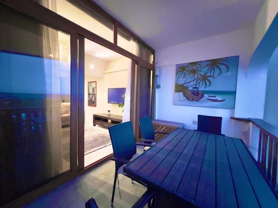 BeachFront 2 bedroom Apartment with WiFi&Netflix view 4