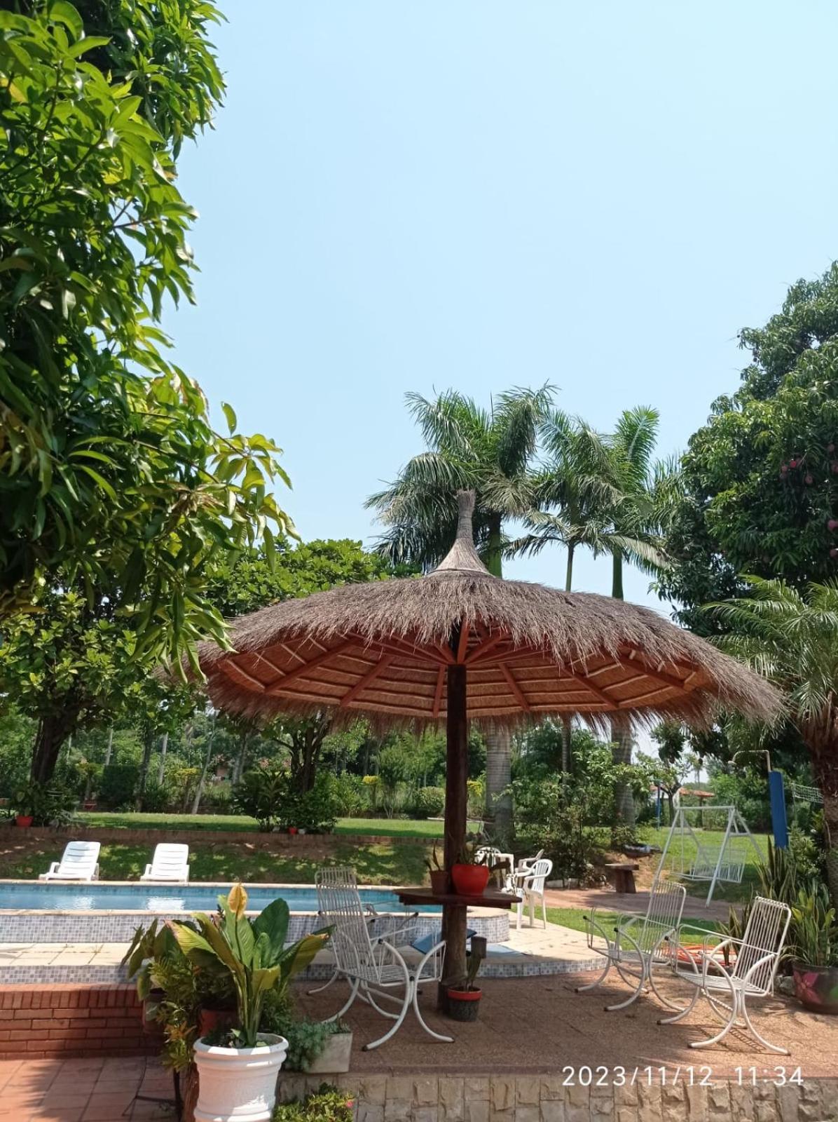 Quincho y piscina en Caacupé view 4