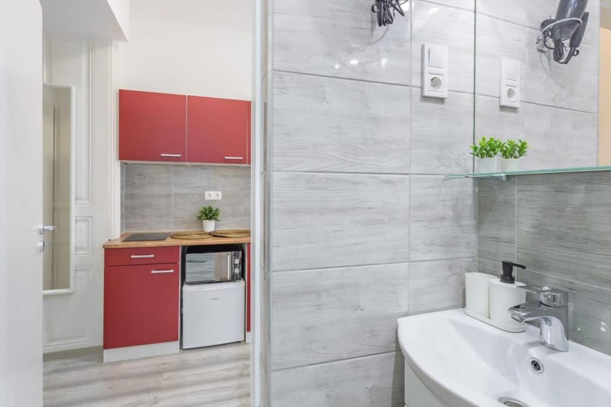 Modern Cozy Studio at the Center
