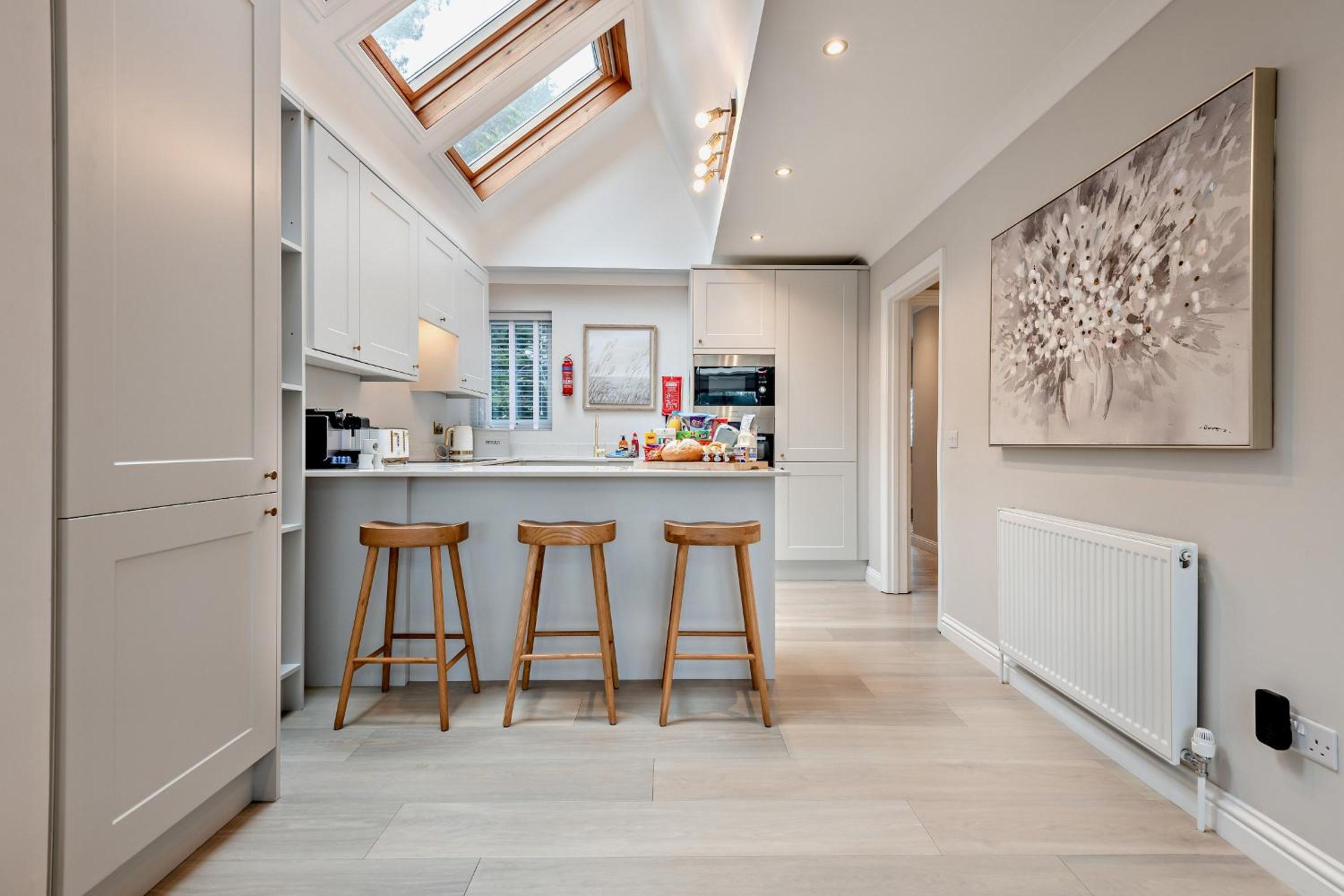 High Tides Elegant & Modern 5-Bedroom Villa in Sandbanks