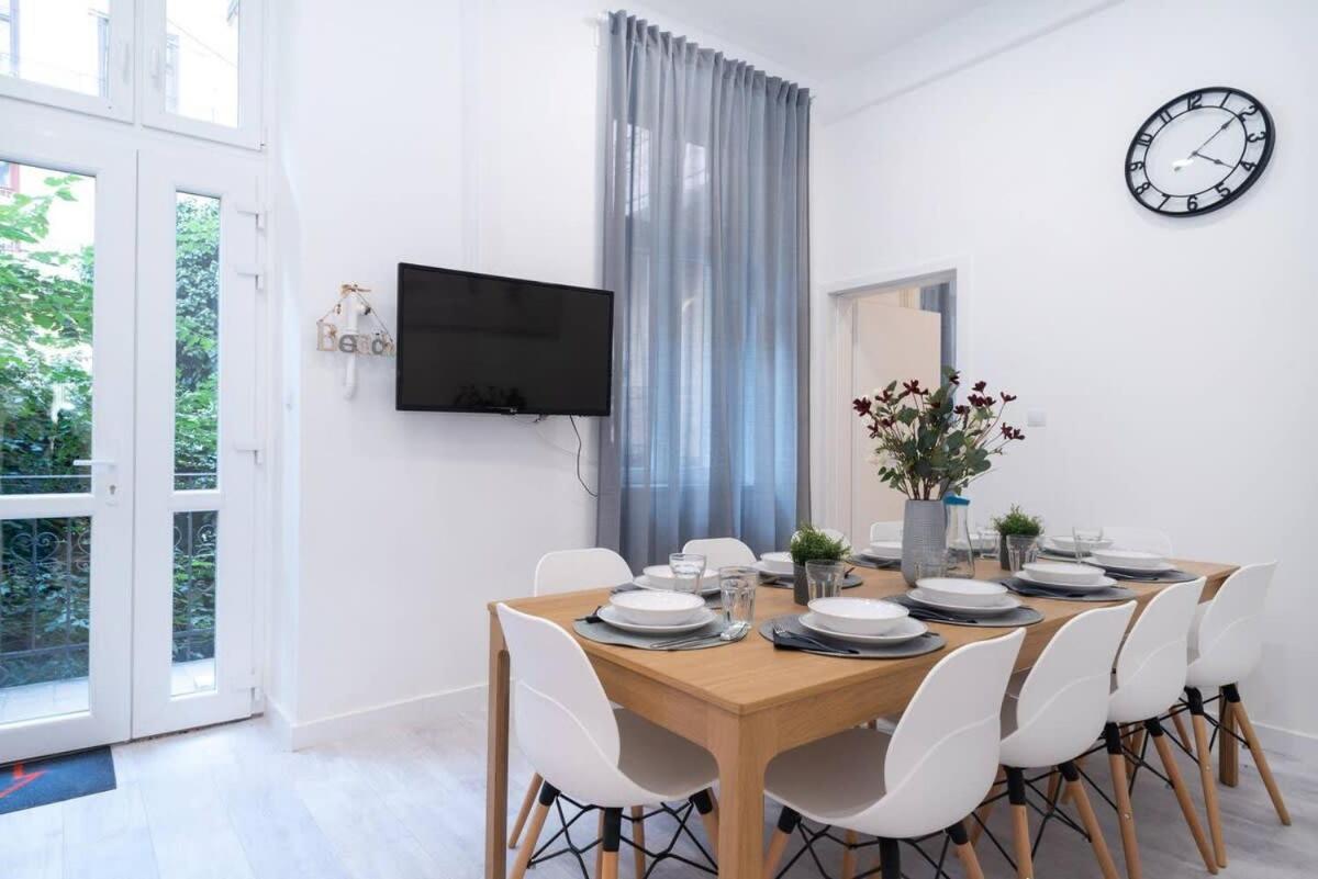 Central large airconditioned apartment view 4