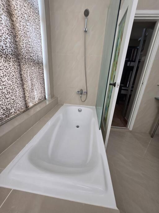 YSP Your SuPer, KLCC 2 bathrooms Apartment