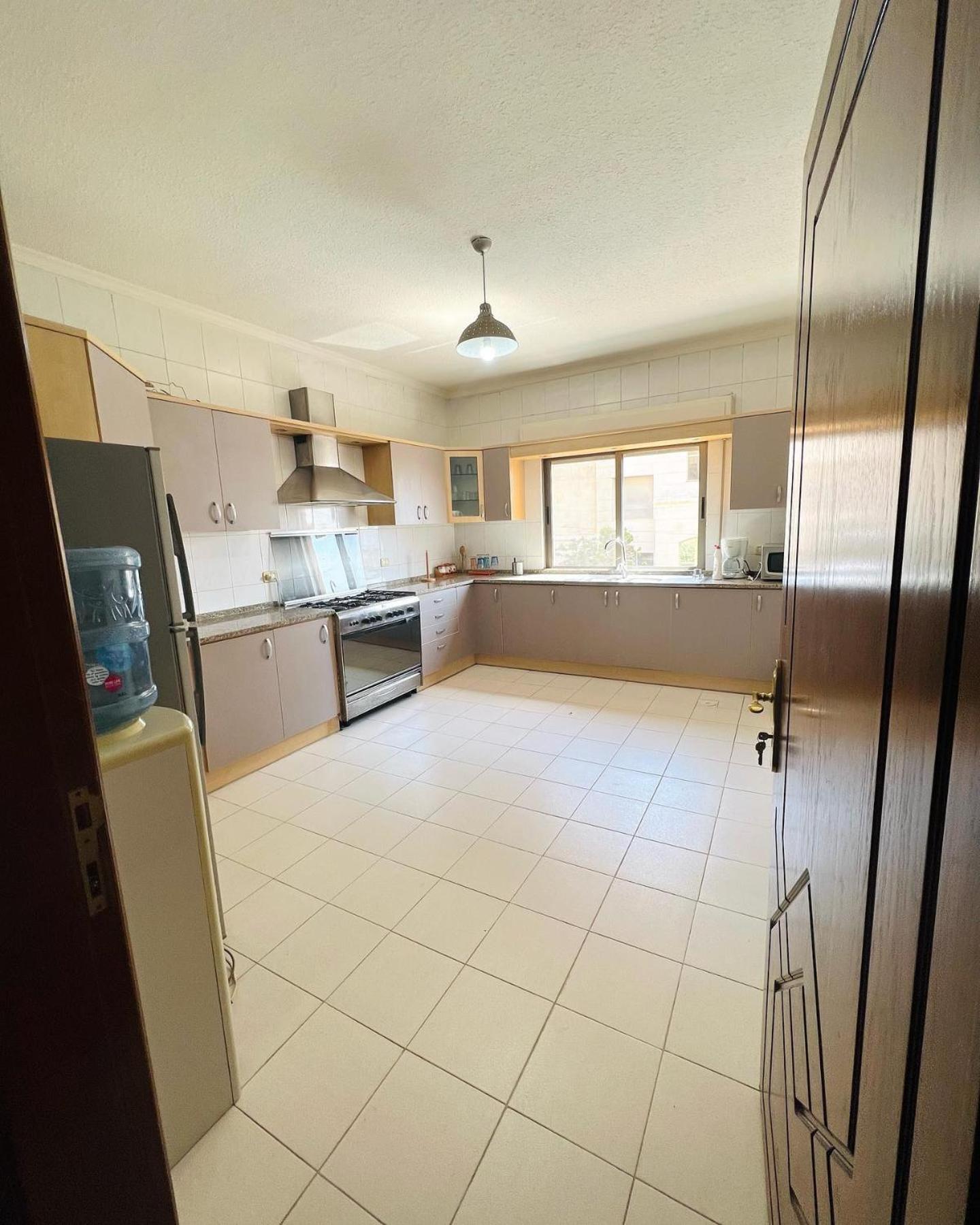 Furnished Apartment for Rent in Abdoun 200sqm view 5