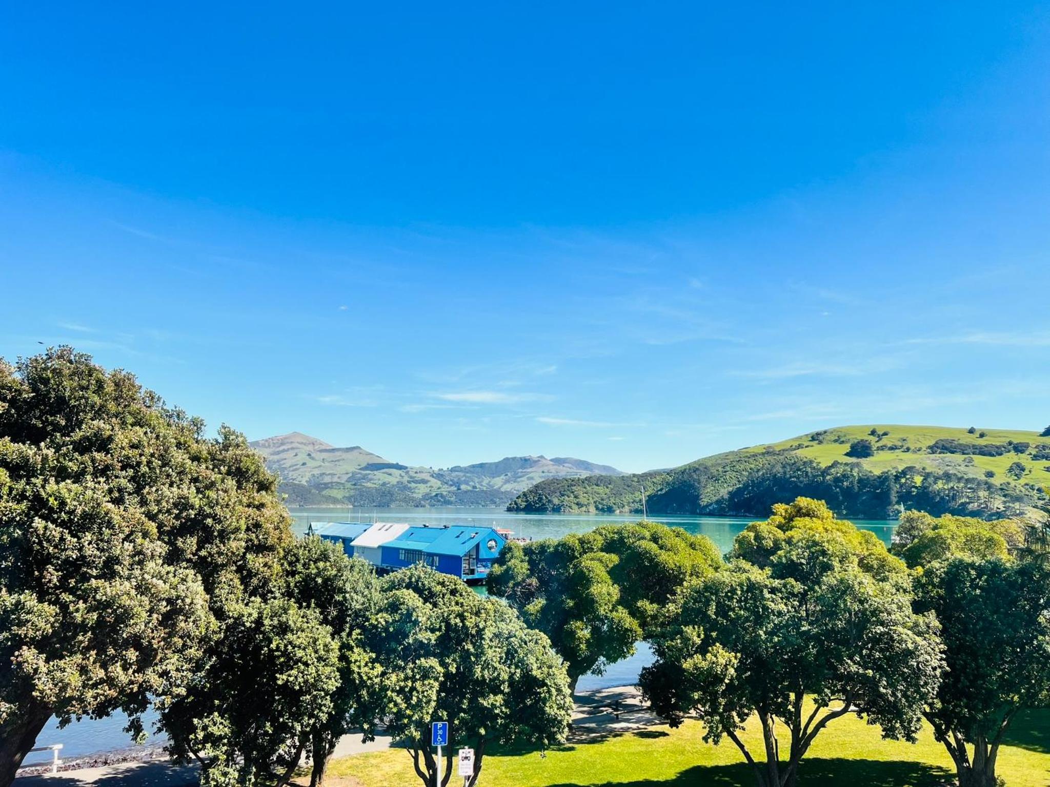 Waterfront Akaroa Retreat with Harbour Views & Balcony - Bruce Waterfront Apartment 31 view 2