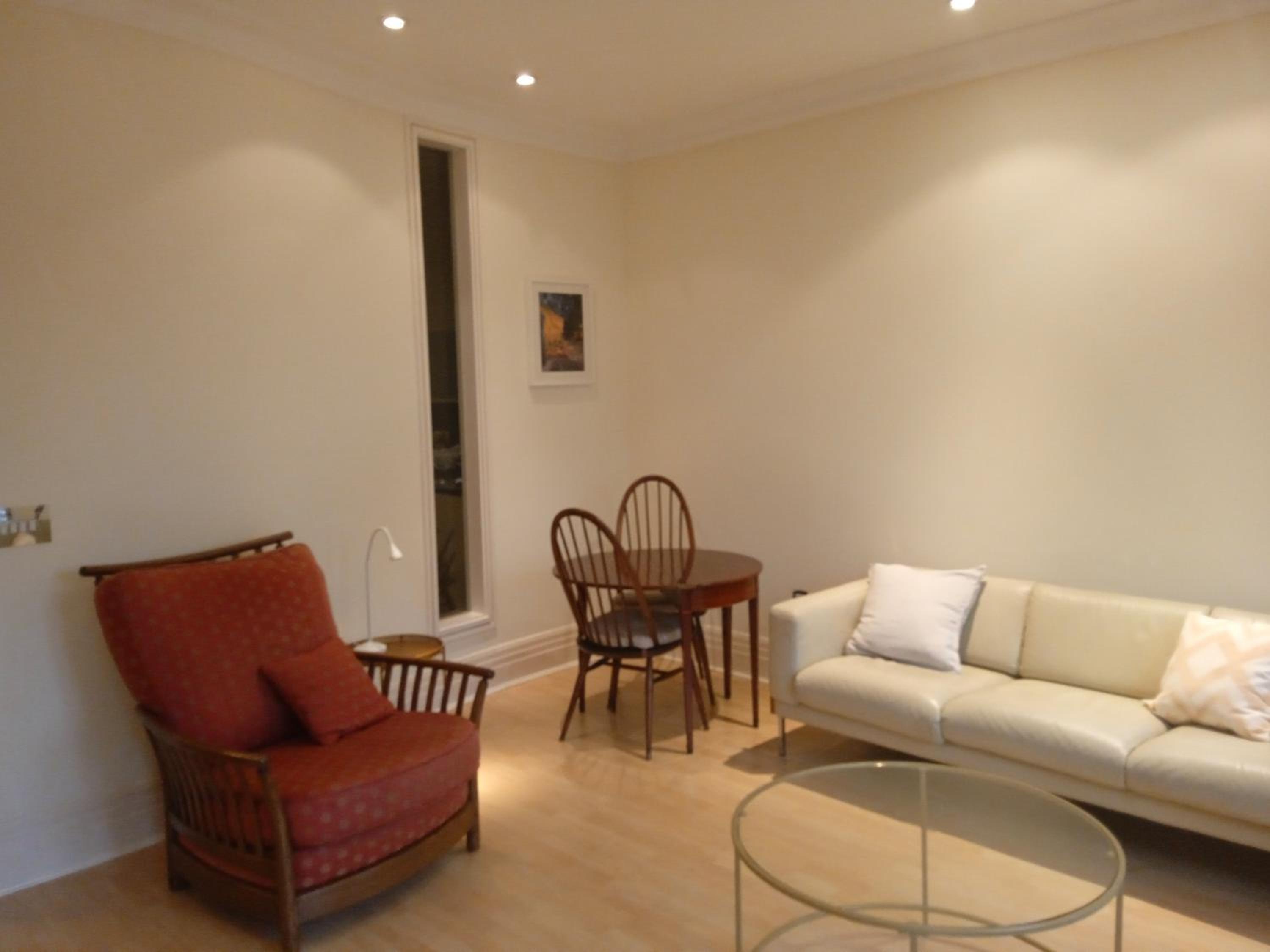 Beautiful apartment in Kew, Richmond London with Free Underground Parking Balcony