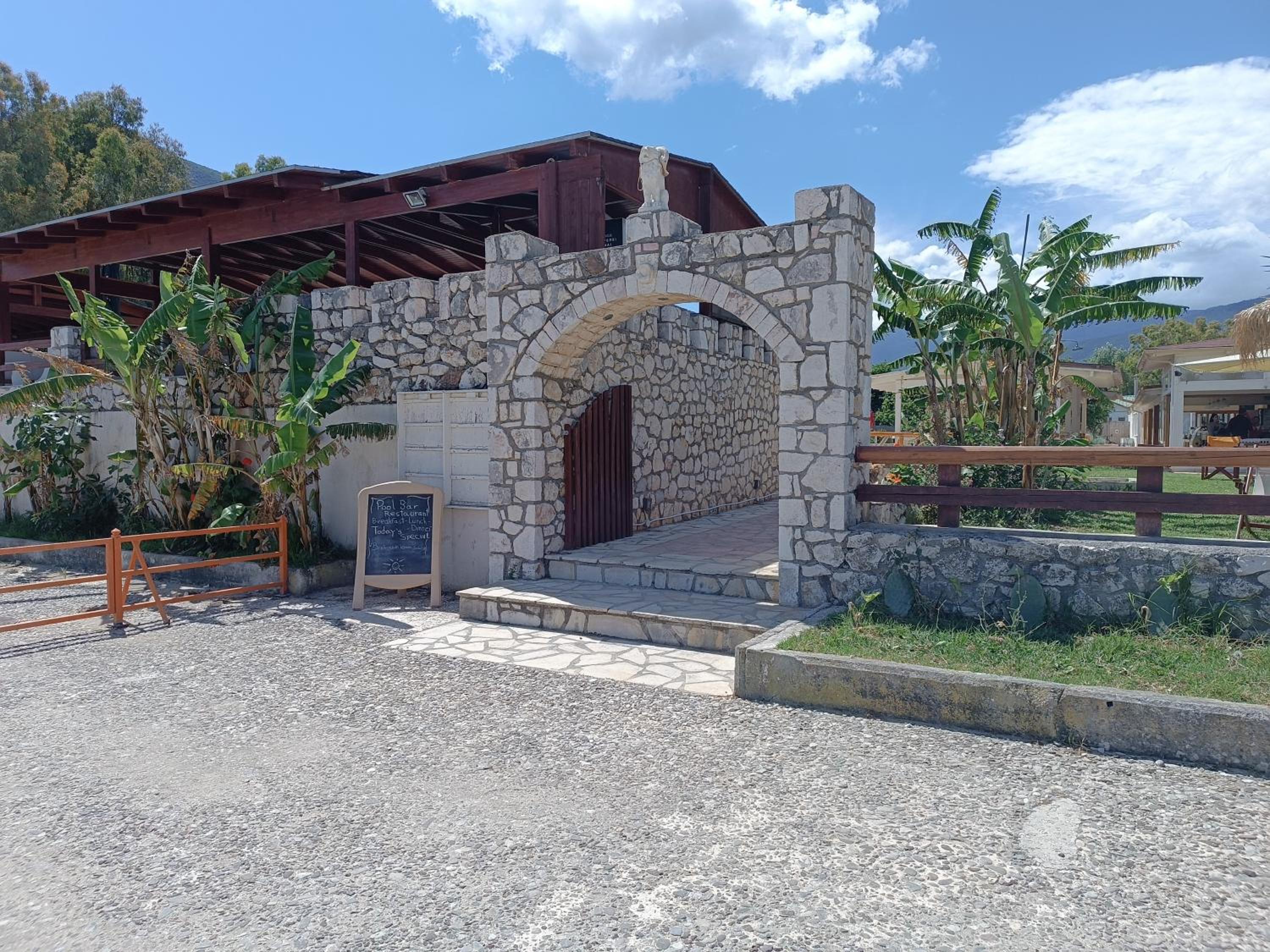 Camping Karavomilos