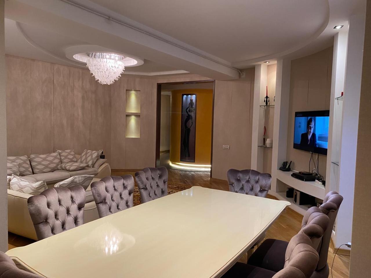 Big room in a luxury home in 14th floor for COP