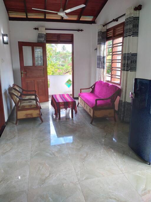 Suren guest house-75m to Narigama beach view 2