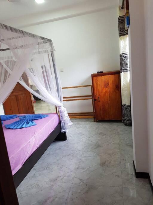 Suren guest house-75m to Narigama beach view 3