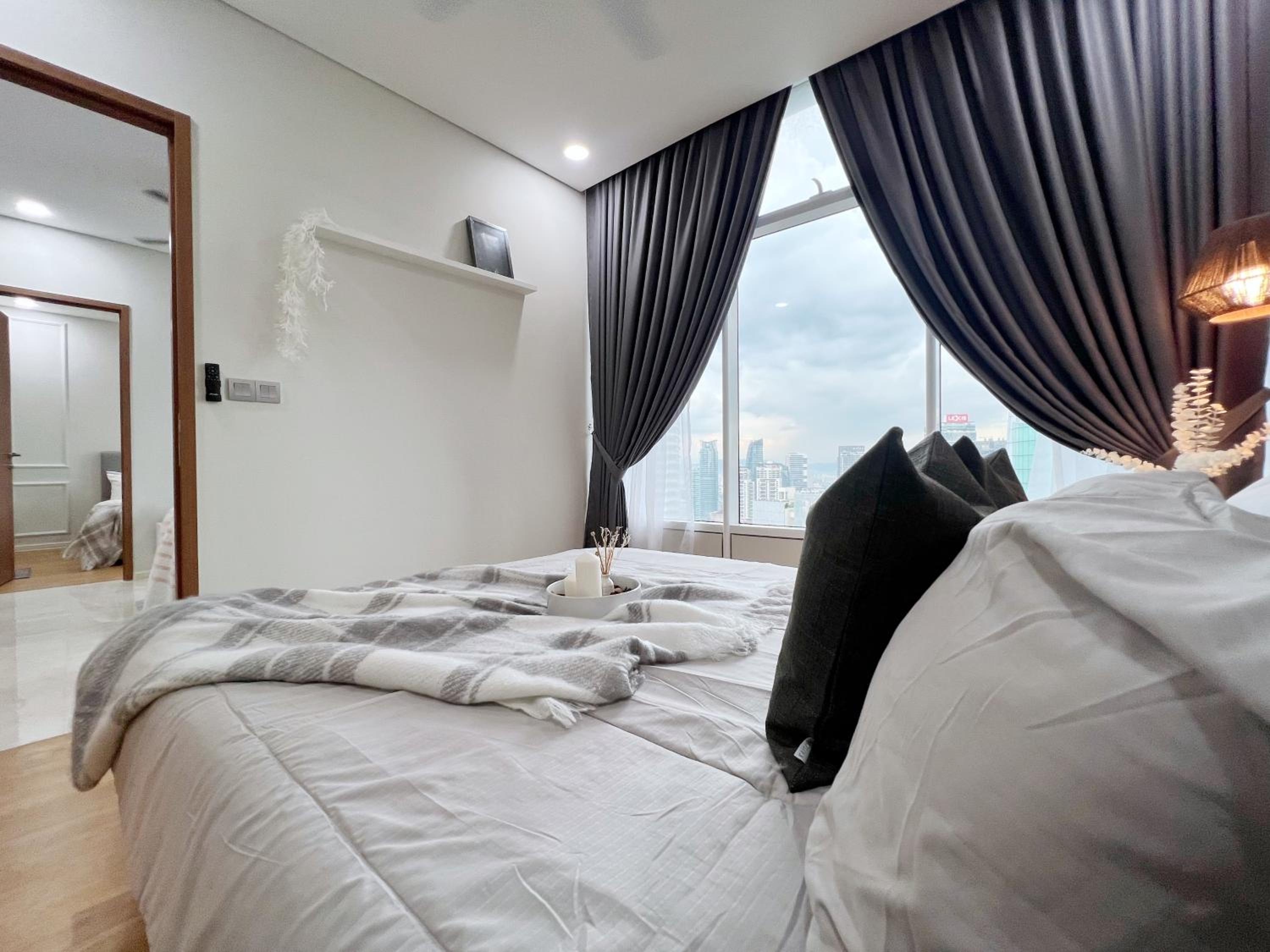 Sky Suites Central 2BR Suite KLCC View