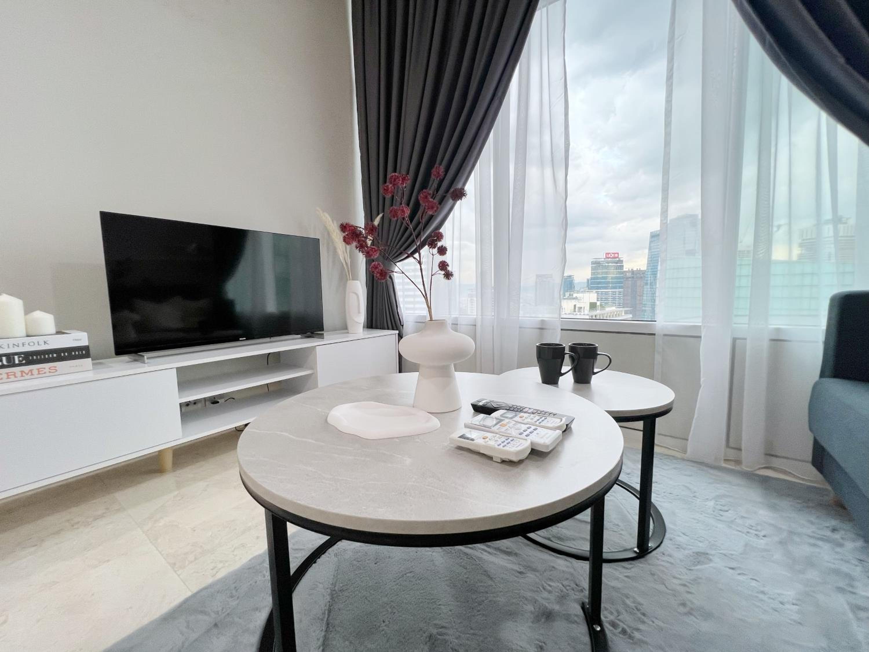 Sky Suites Central 2BR Suite KLCC View