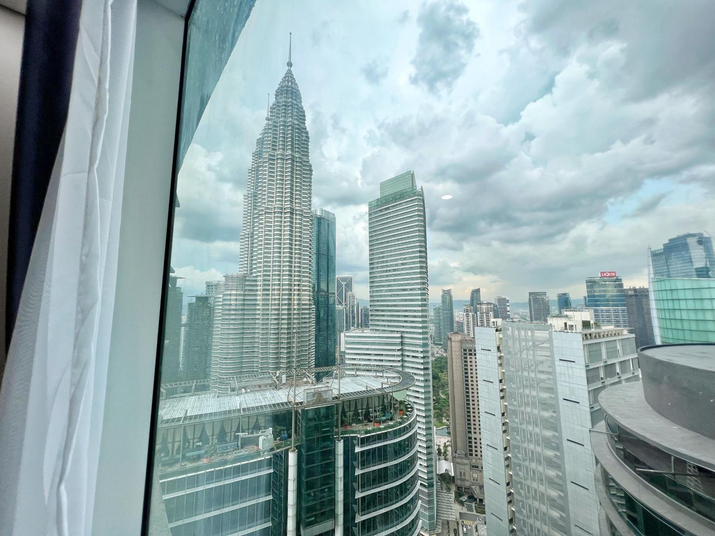 Sky Suites Central 2BR Suite KLCC View