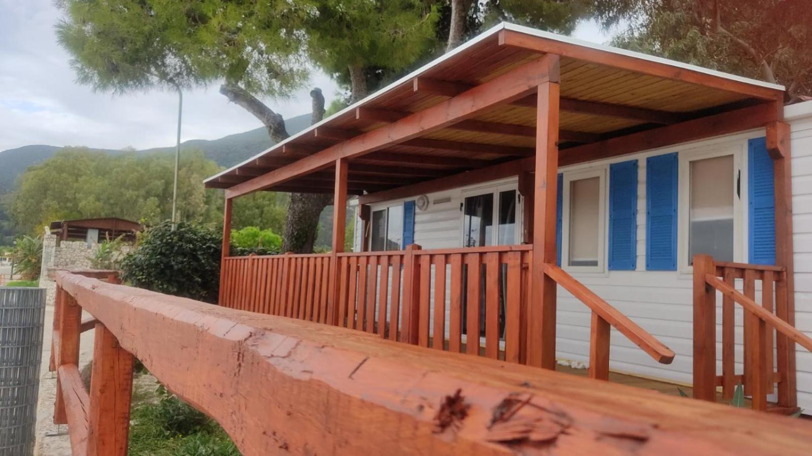 Camping Karavomilos