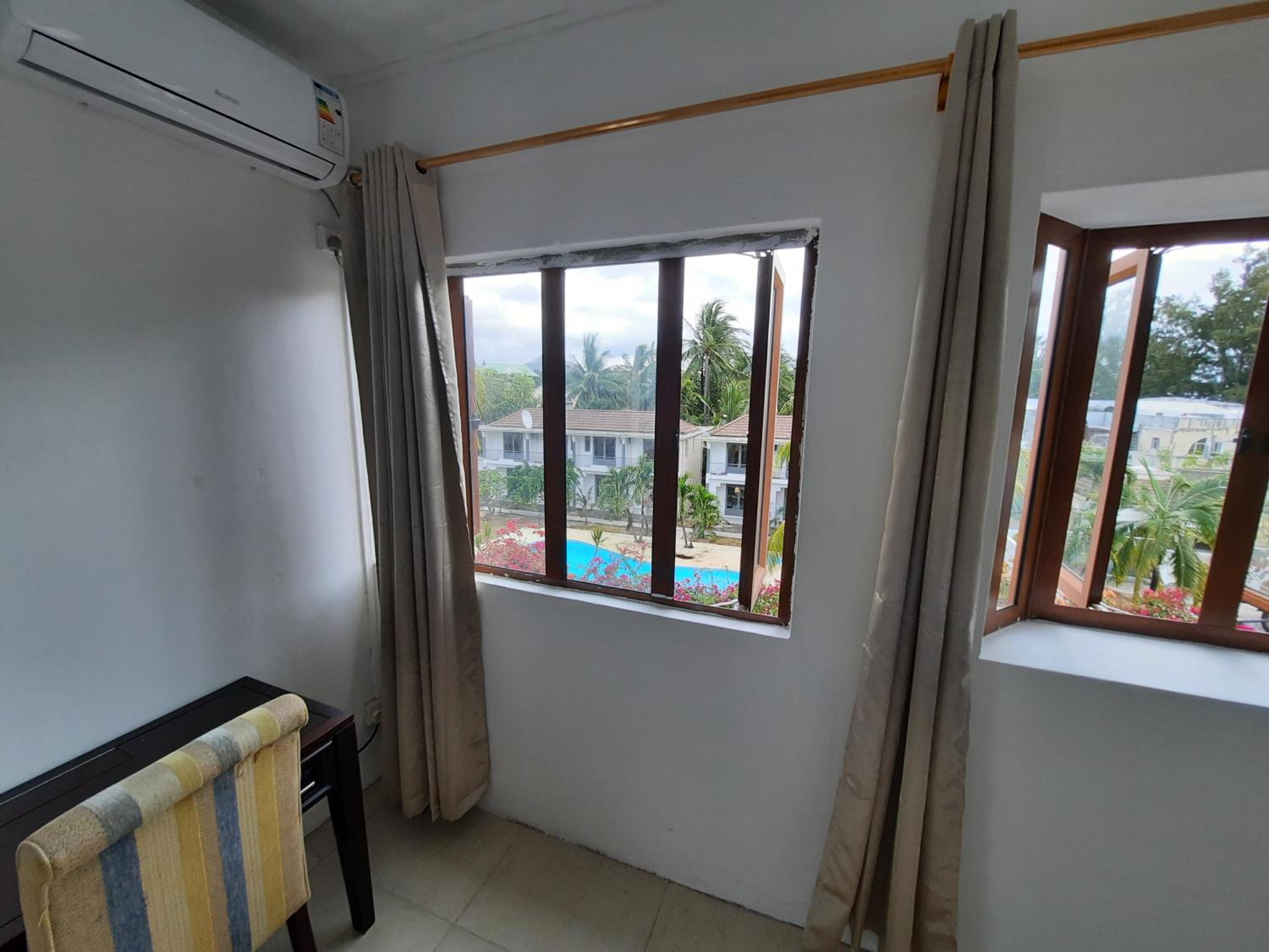 Zinnia Apartments flic en flac view 5