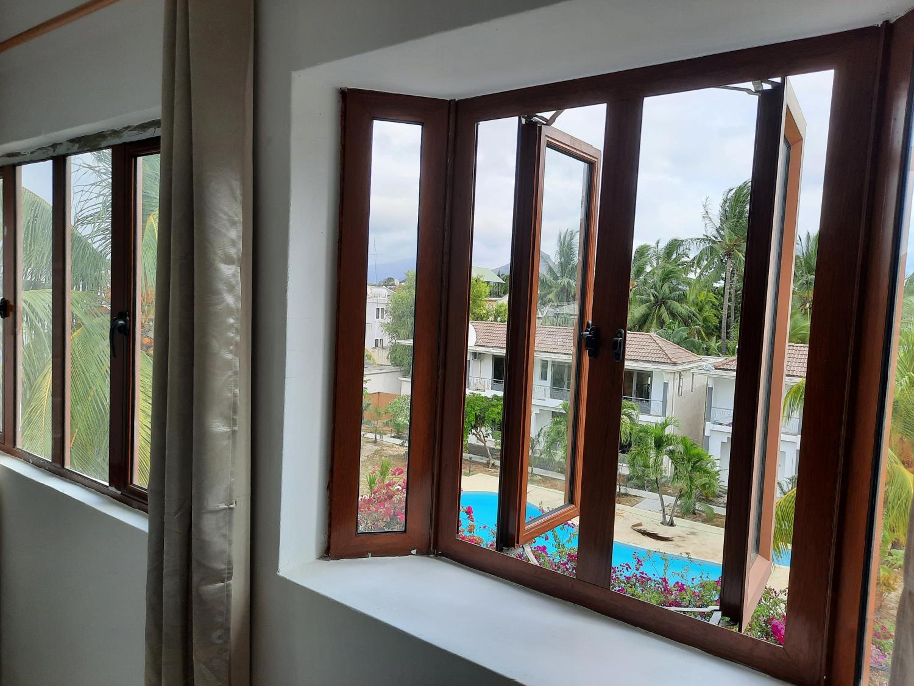 Zinnia Apartments flic en flac view 4