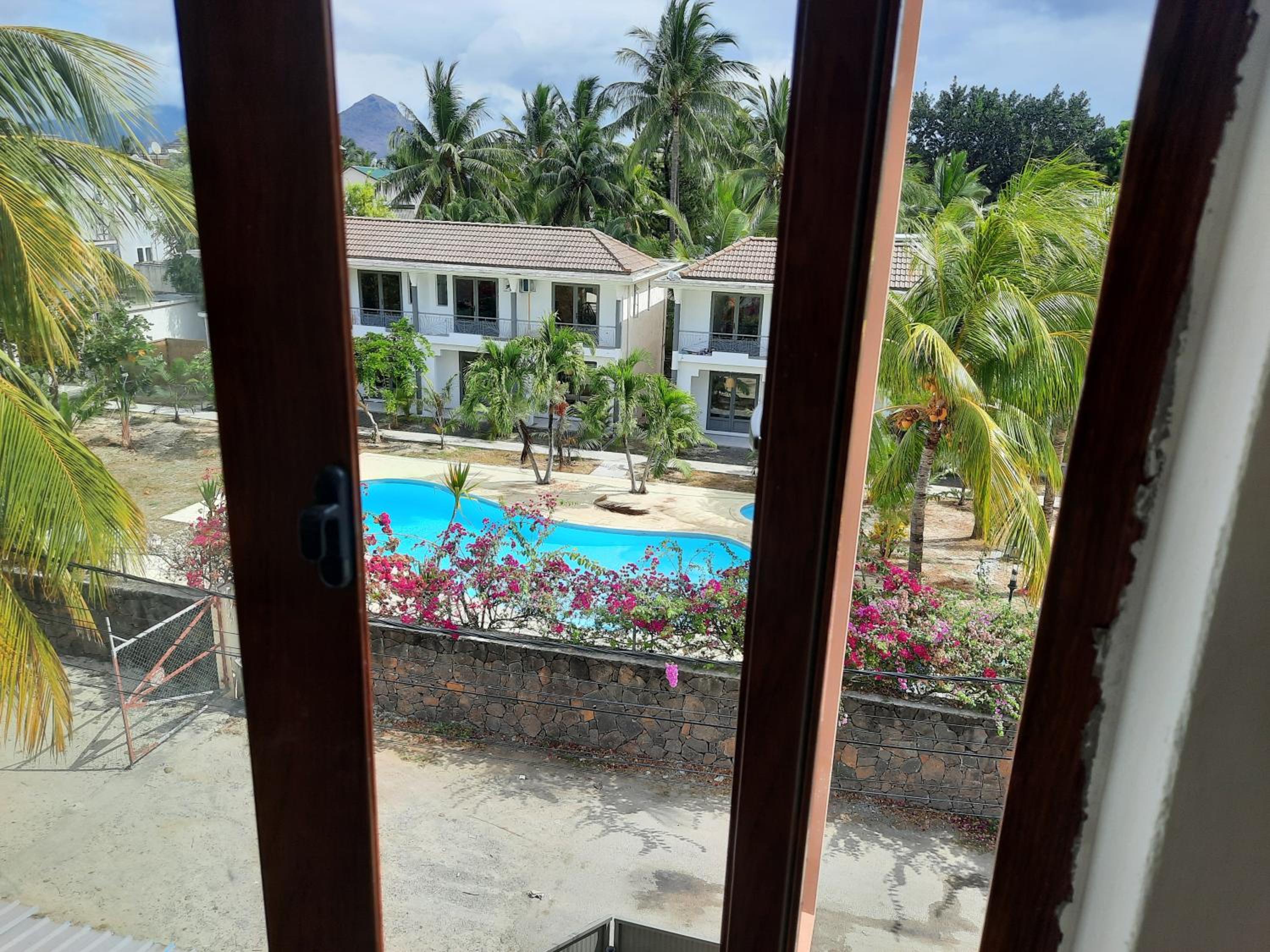 Zinnia Apartments flic en flac view 3