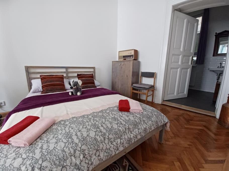 Raday street, 4-bedroom apt view 2