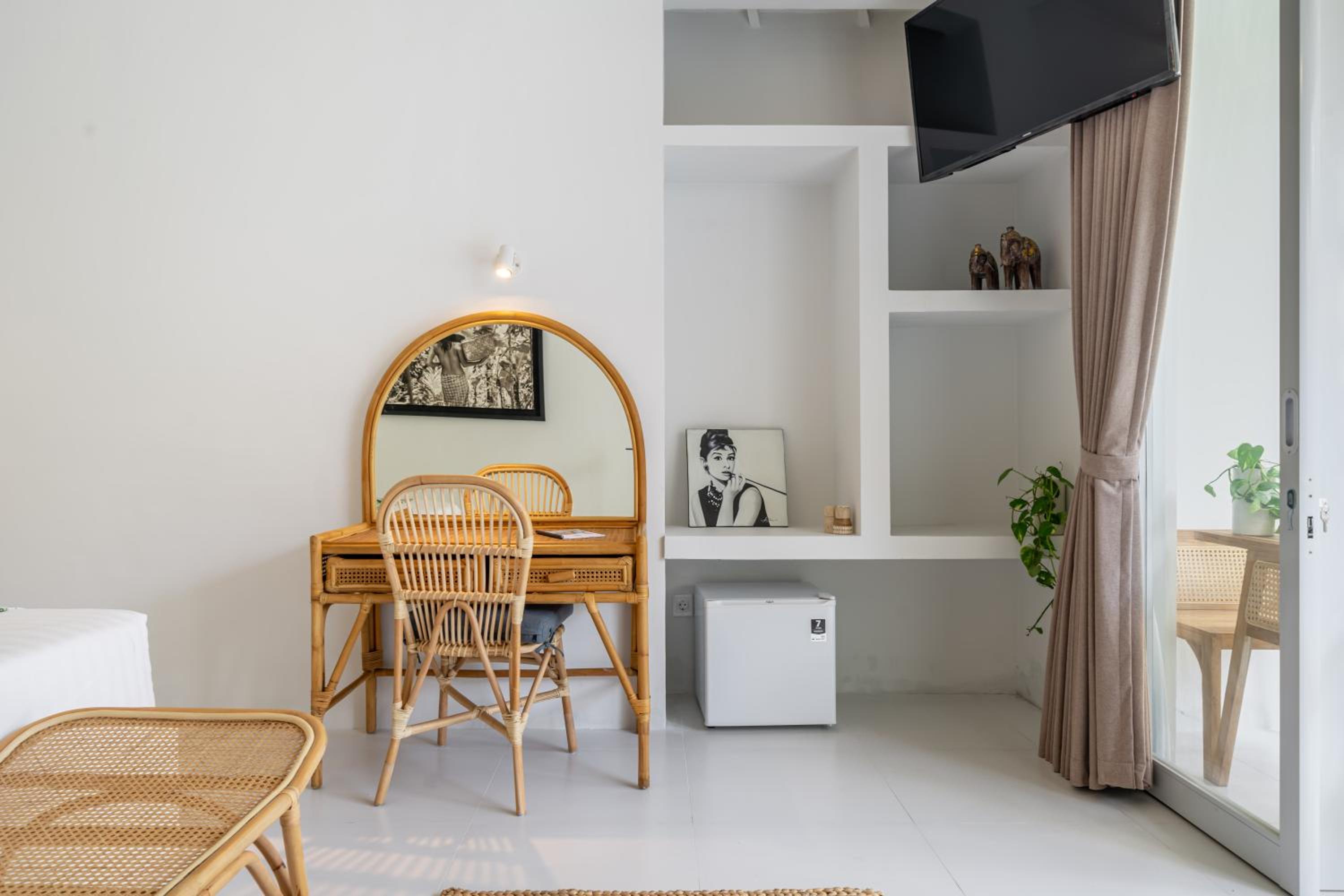 The Hepburn Seminyak ADULTS ONLY Chic Boutique Room with Pool 900m Walk to Beach