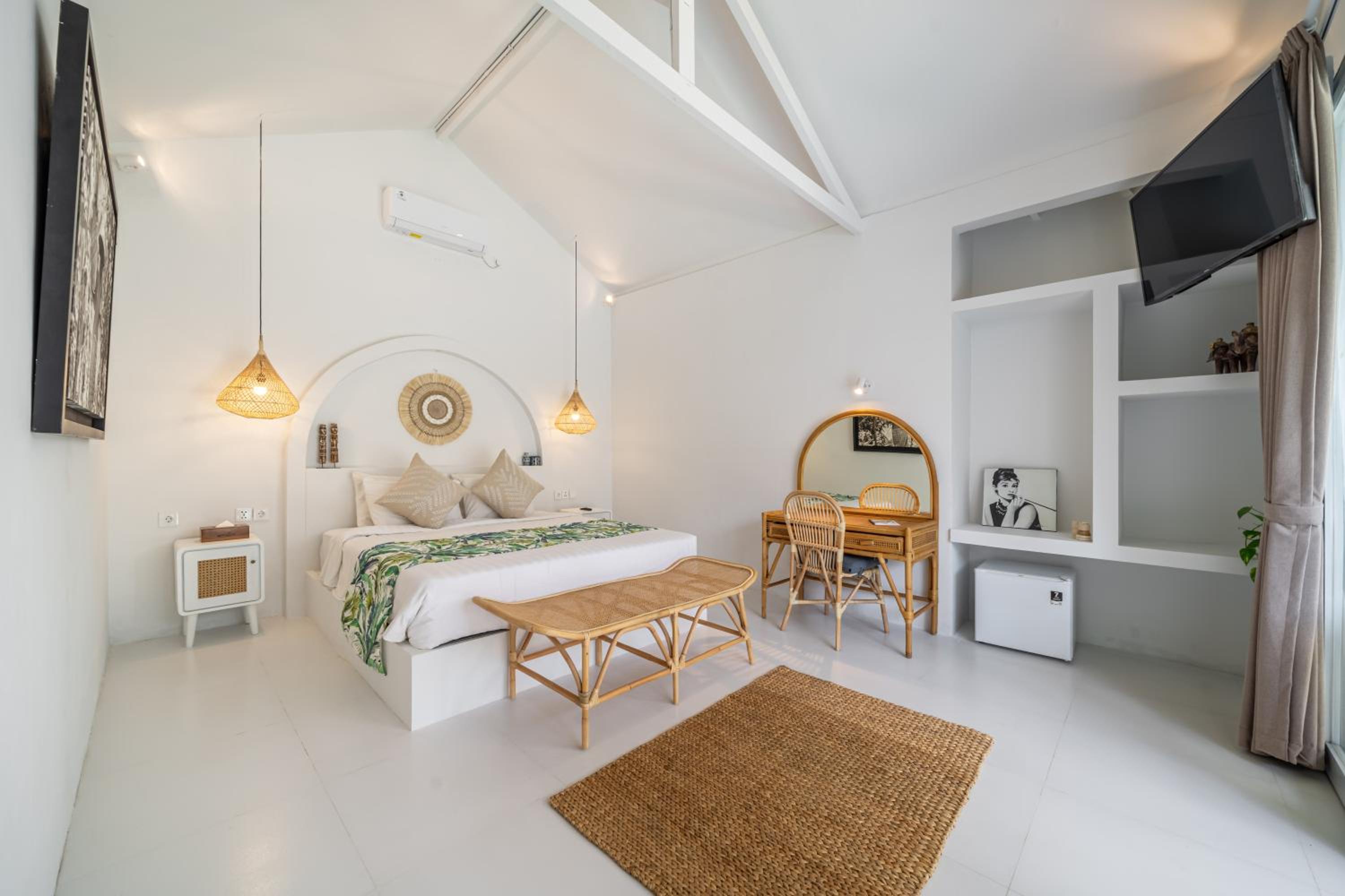 The Hepburn Seminyak ADULTS ONLY Chic Boutique Room with Pool 900m Walk to Beach