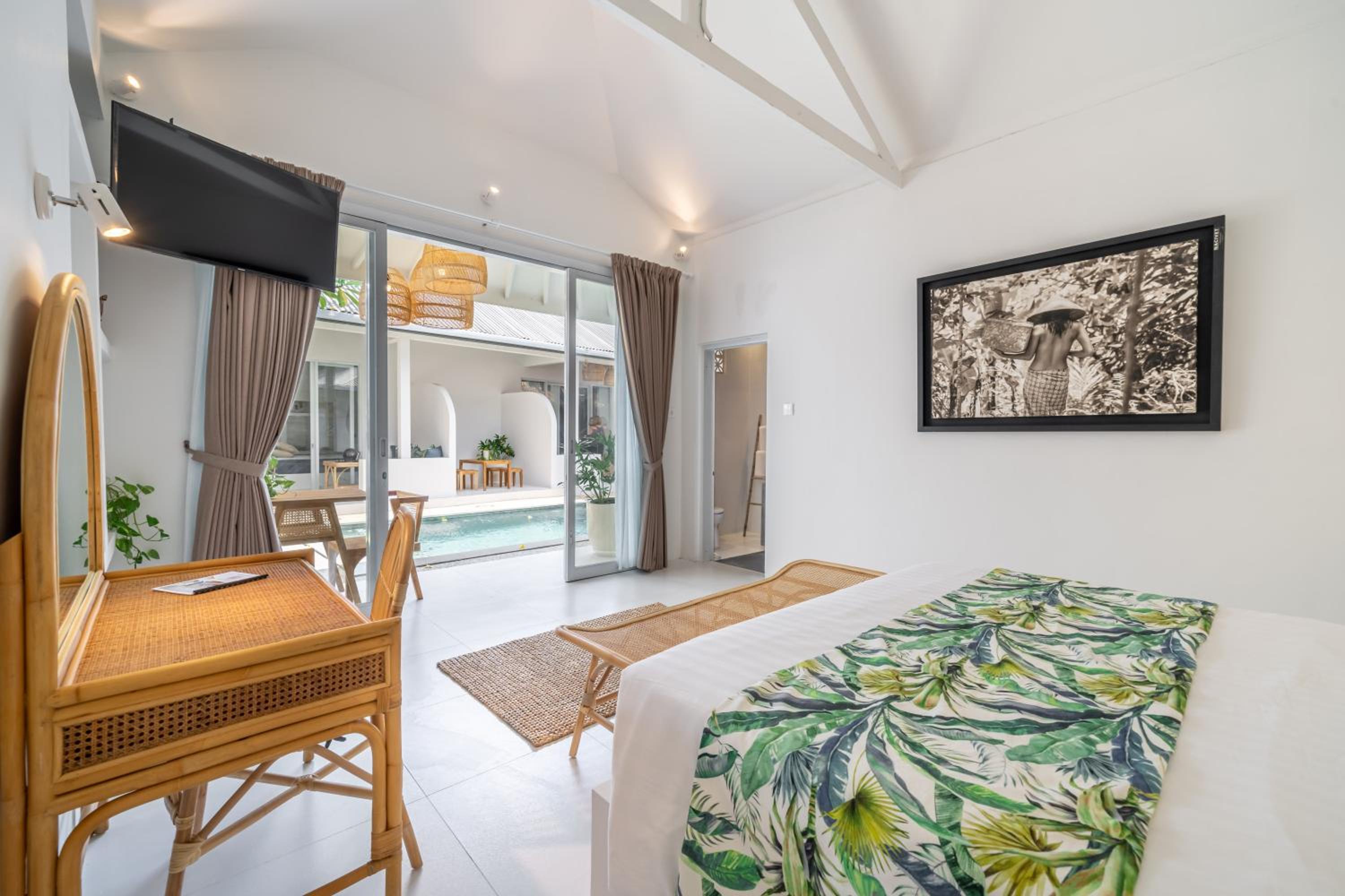 The Hepburn Seminyak ADULTS ONLY Chic Boutique Room with Pool 900m Walk to Beach