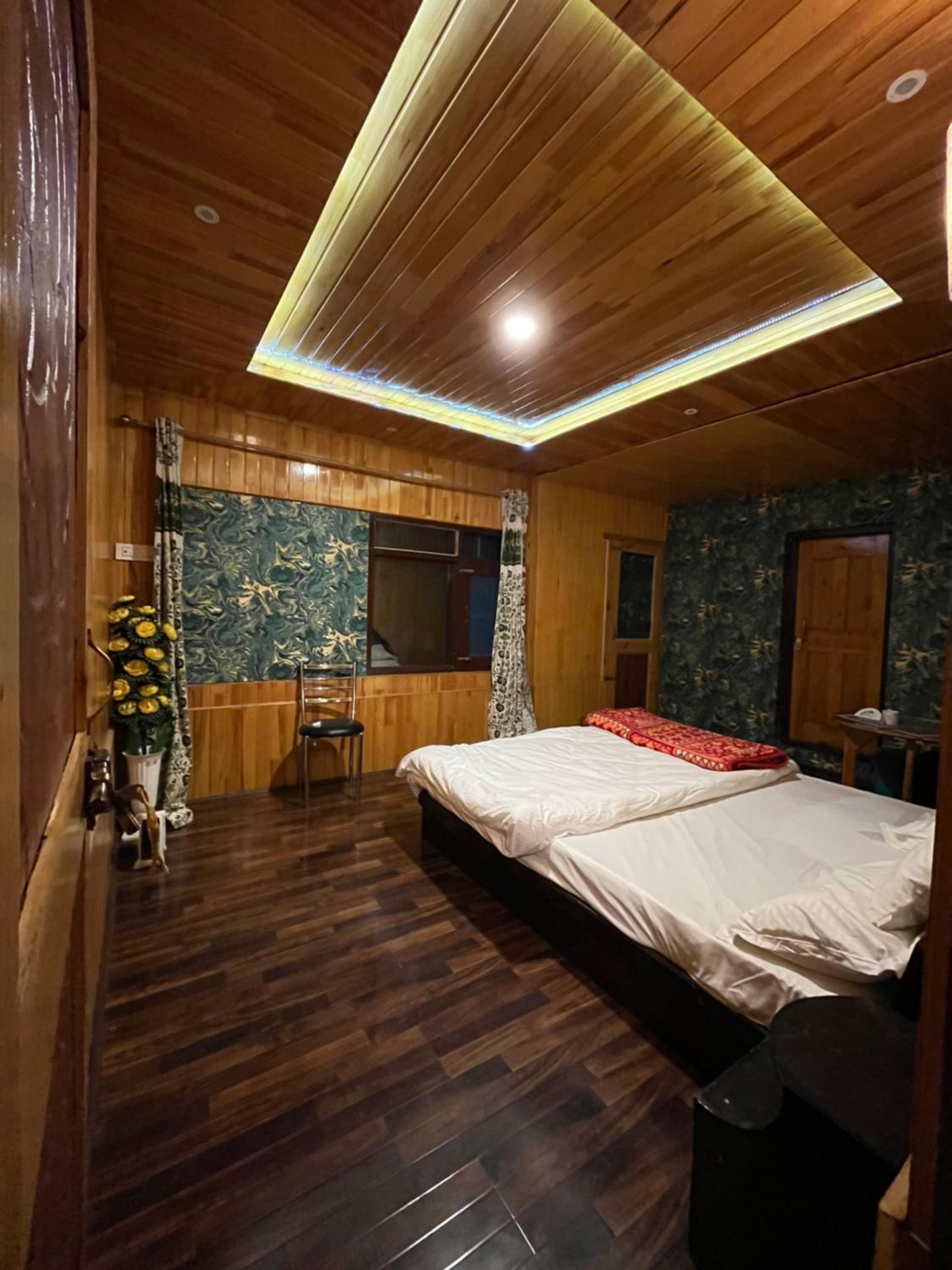 Sheraz Villa Ziran Gulmarg view 4
