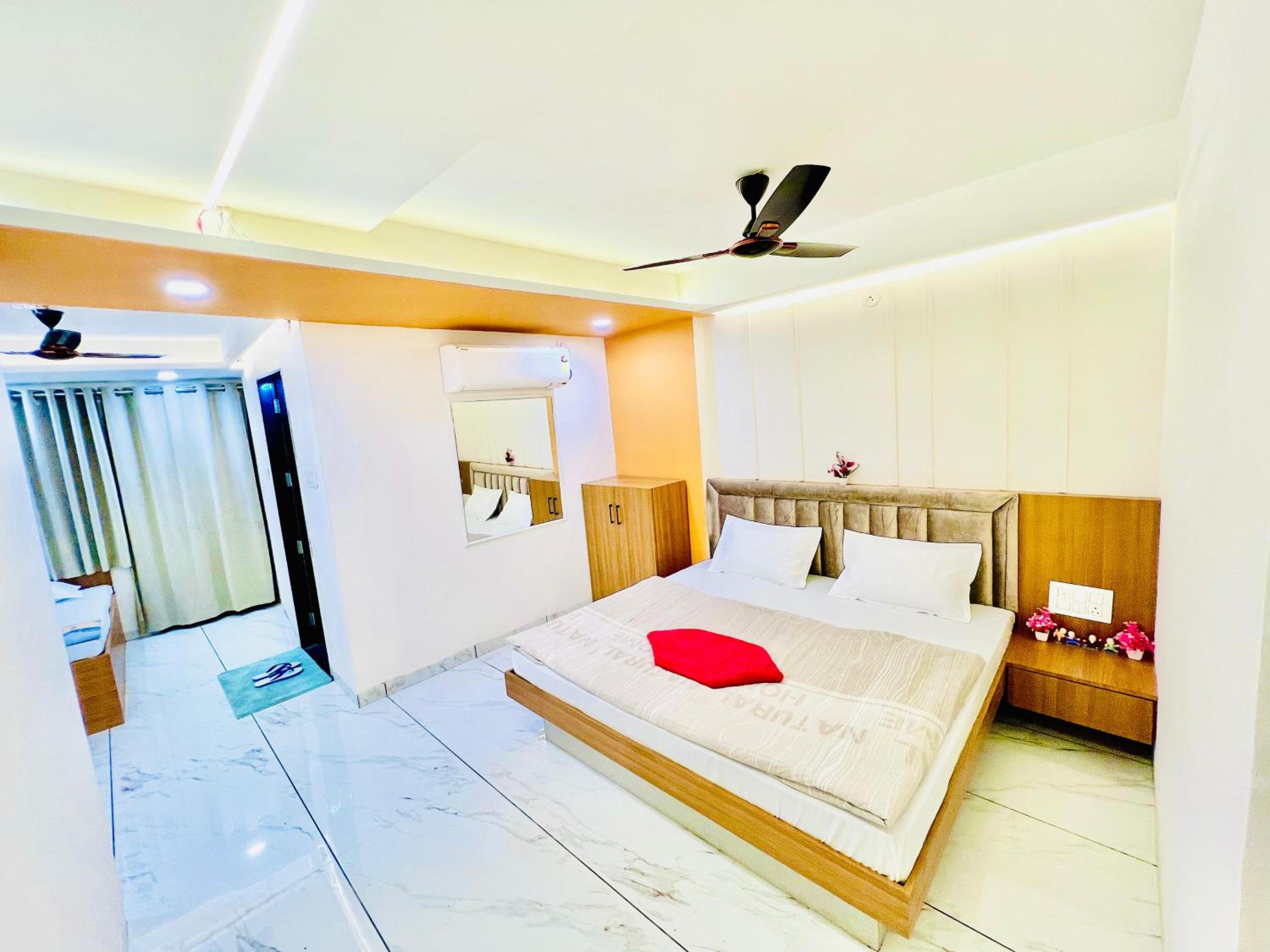 Hotel StayMore Premium Rooms and AC dorms view 2