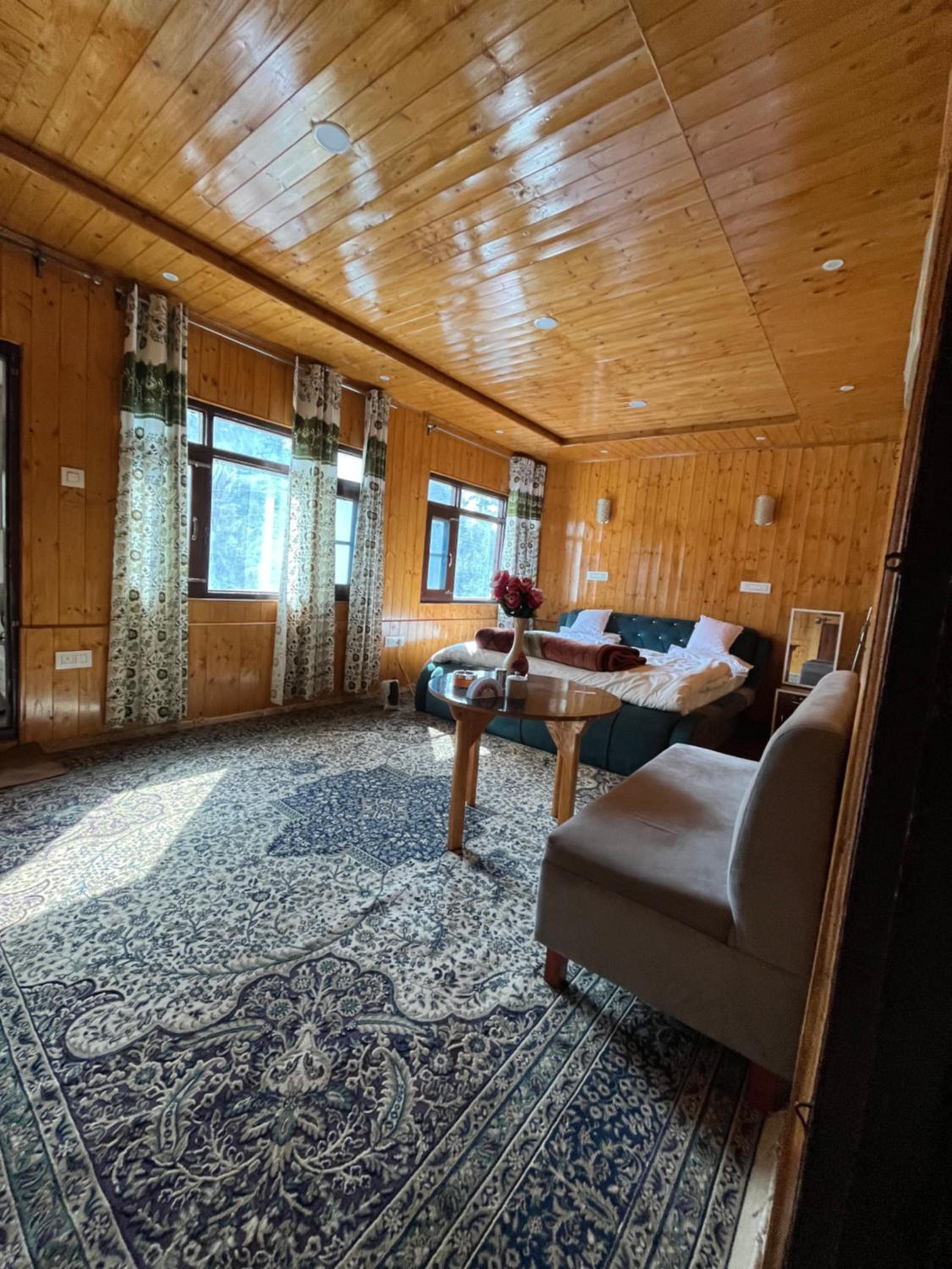 Sheraz Villa Ziran Gulmarg view 2