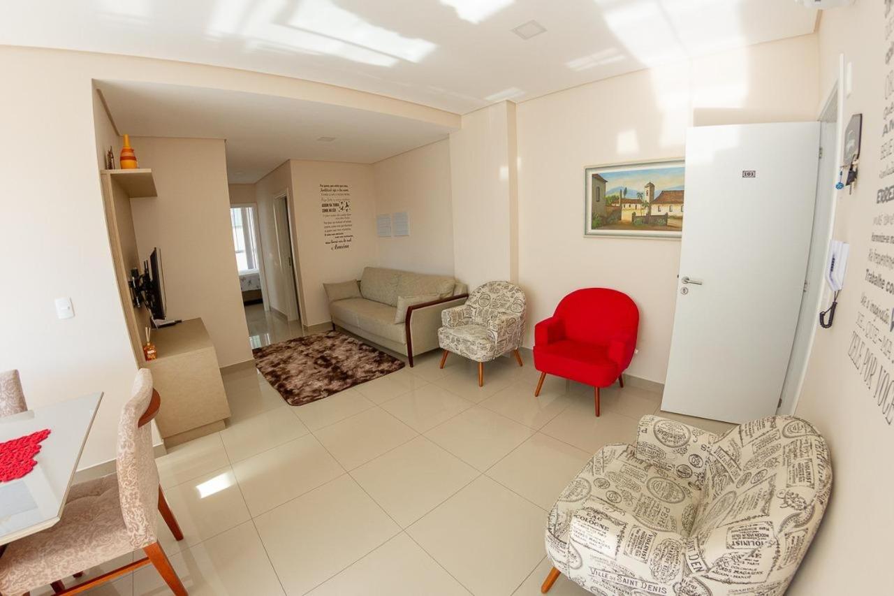 Apartamento com Piscina