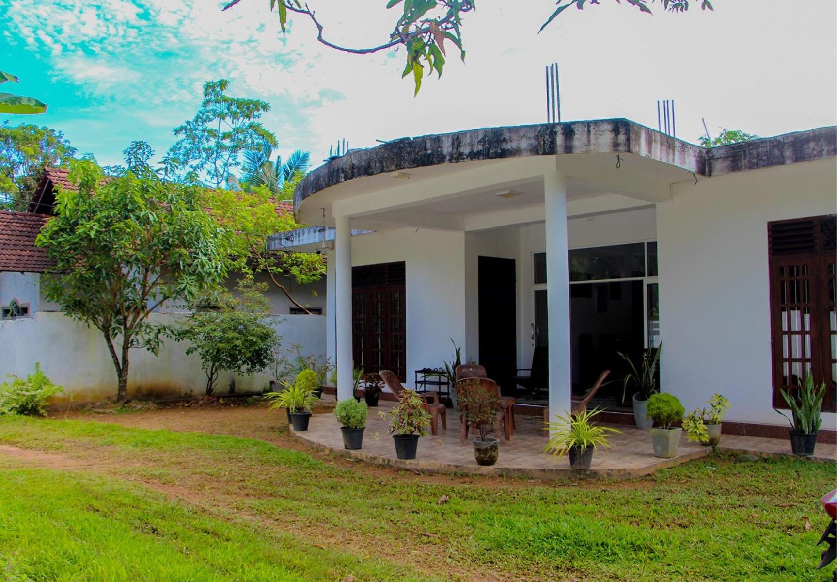 Sasmika Villa Surf and Yoga Hostel