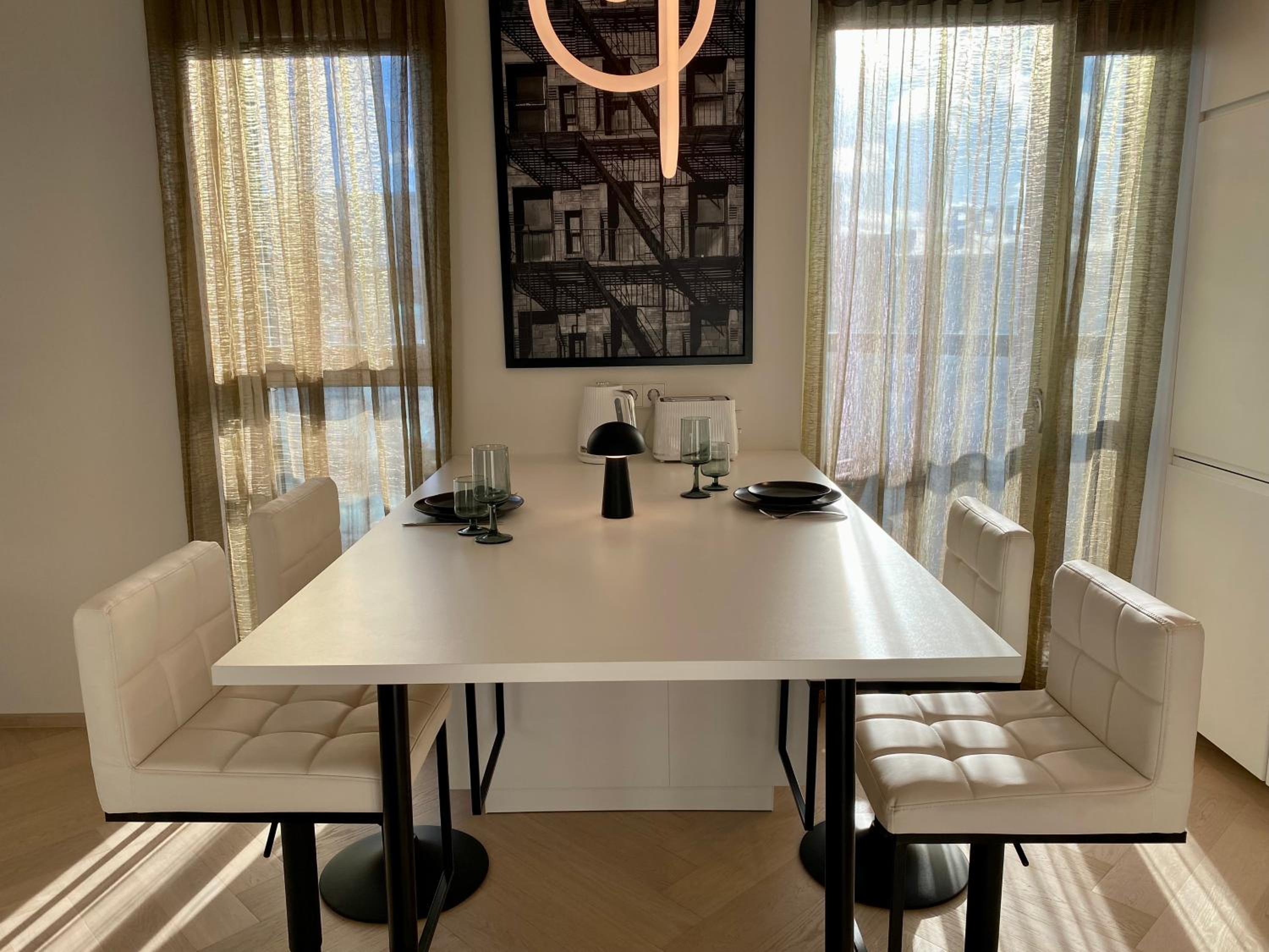 Vektor Premium Apartment with Rooftop Garden & Free Parking