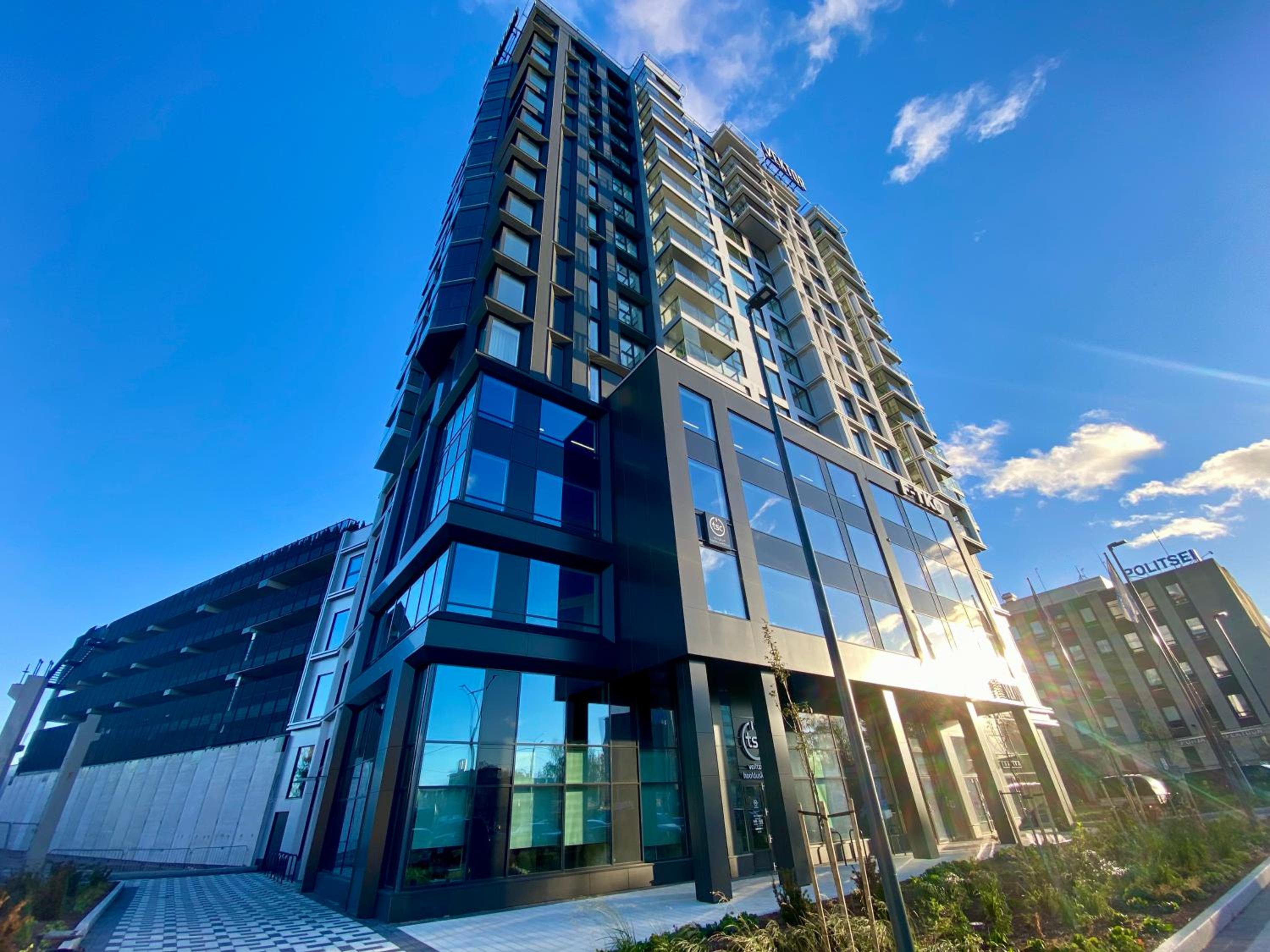 Vektor Premium Apartment with Rooftop Garden & Free Parking
