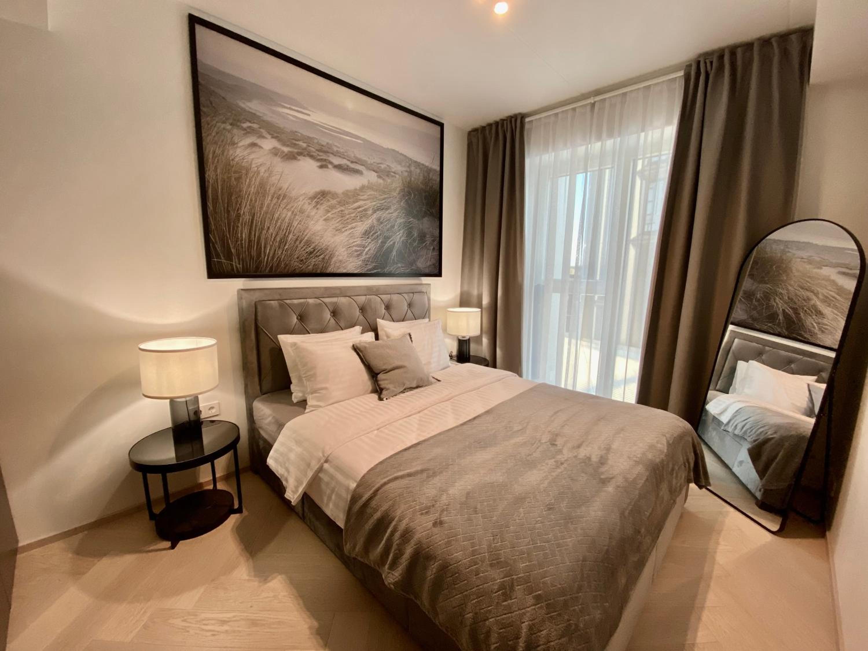 Vektor Premium Apartment with Rooftop Garden & Free Parking