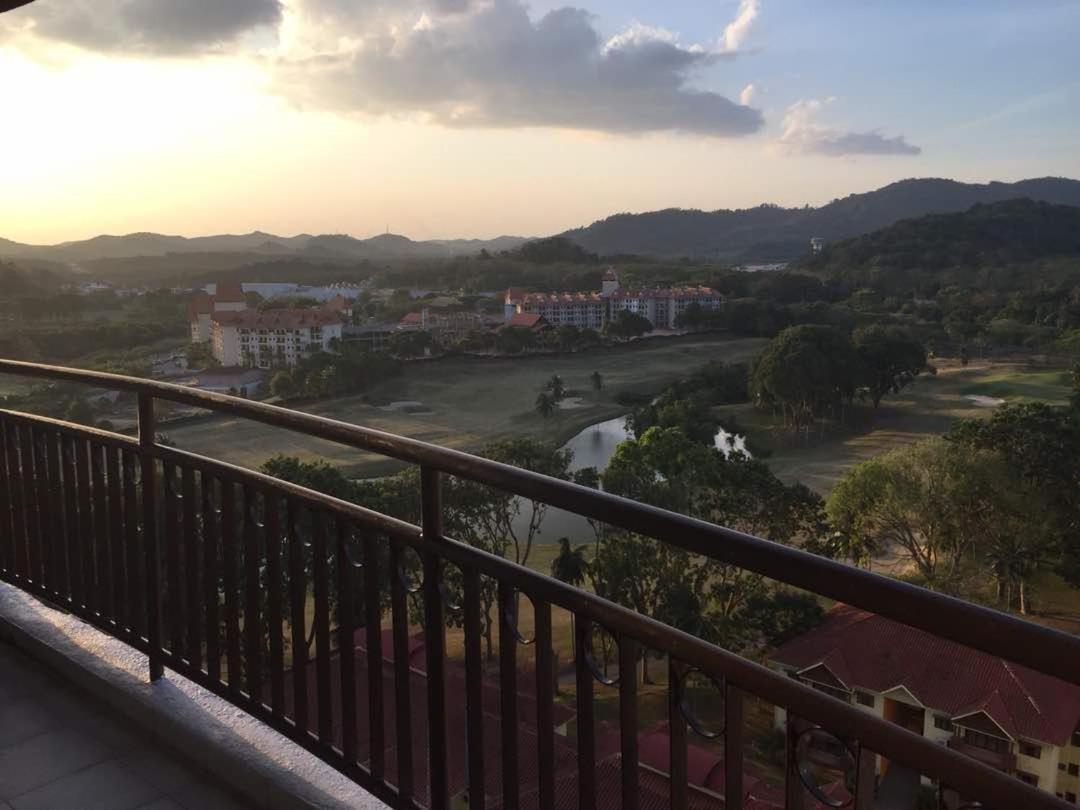 D Savoy A Famosa by raisha photo 7