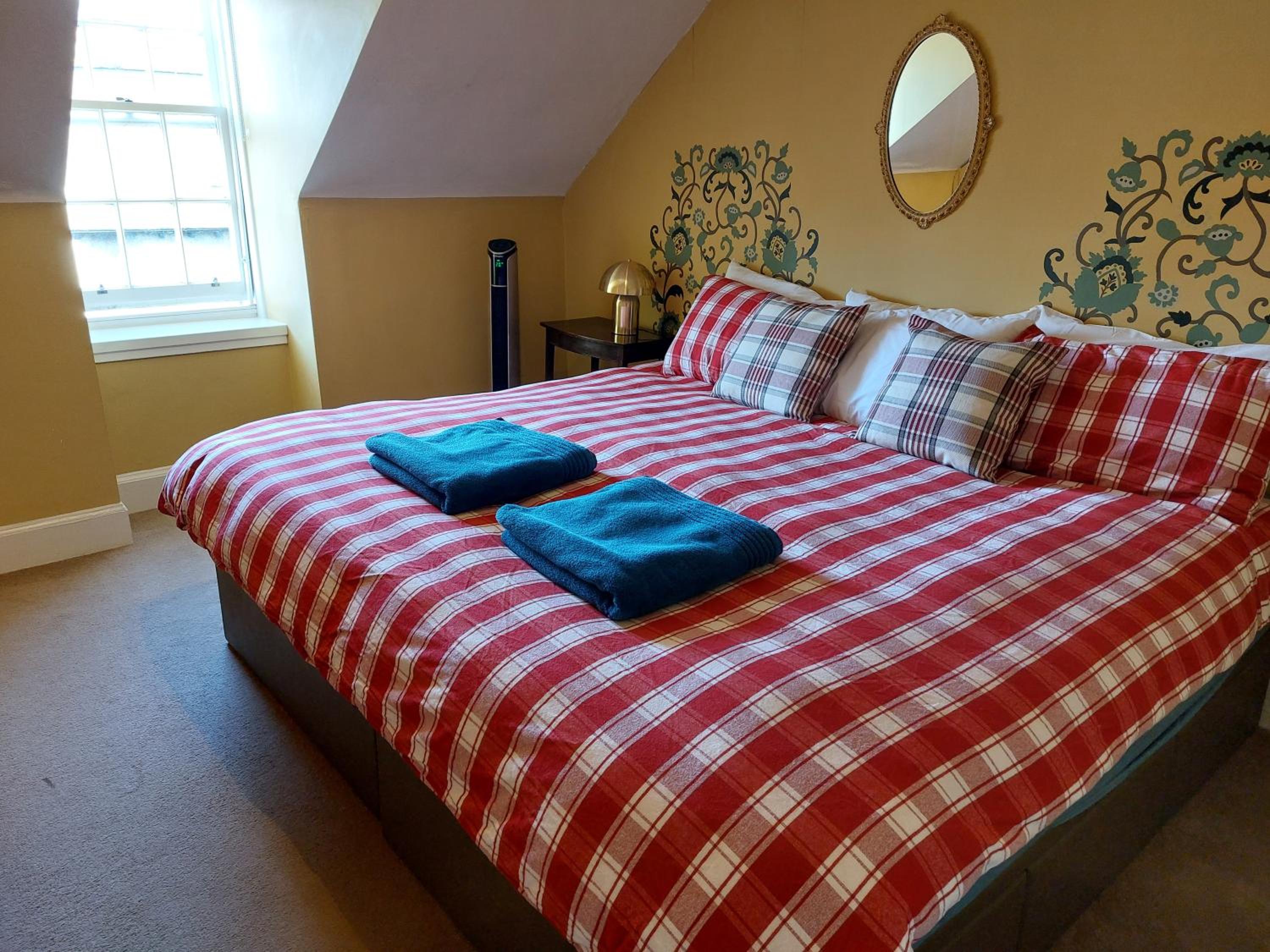 Stunning 5BR Royal Mile Penthouse