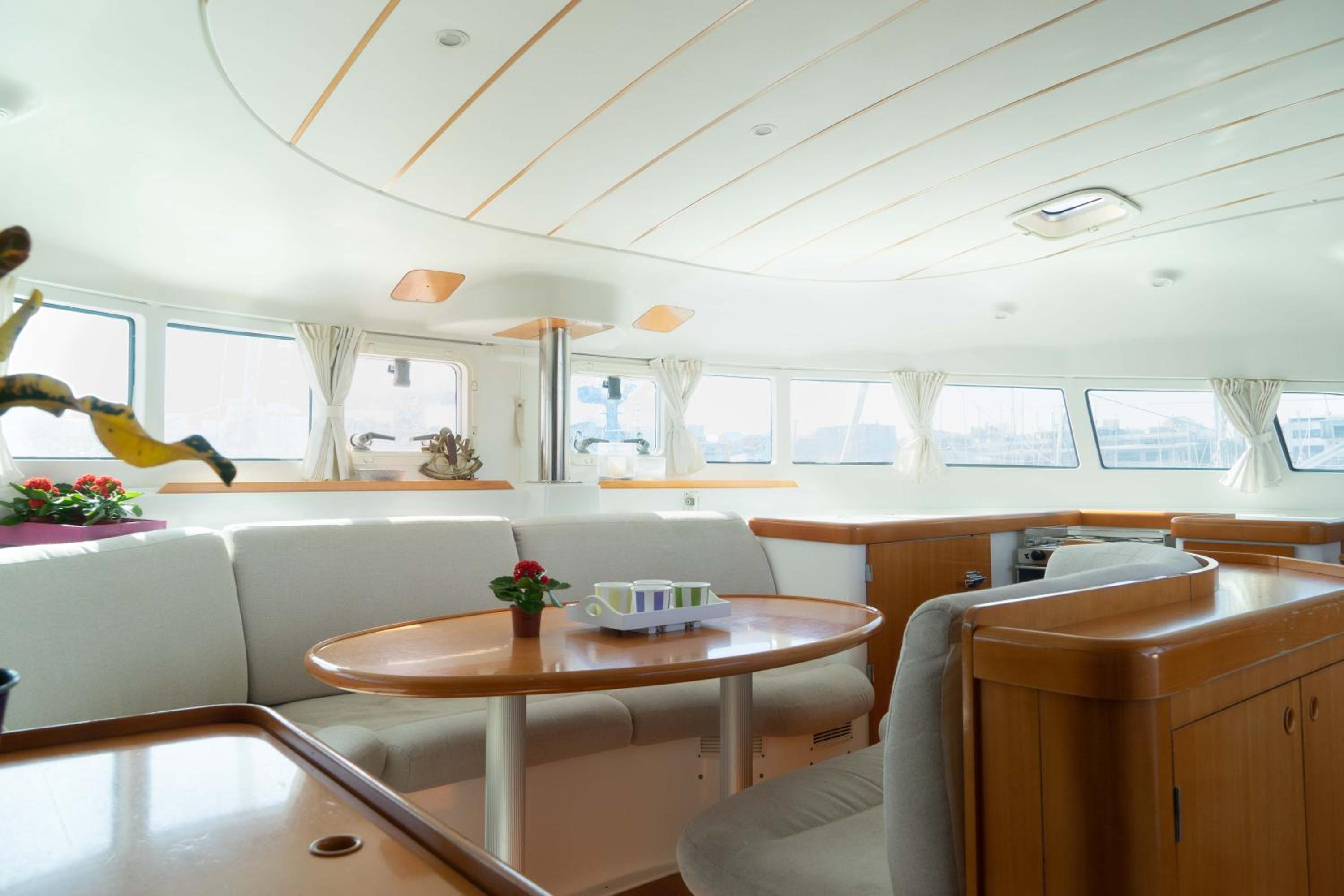 Catamaran Orion photo 2