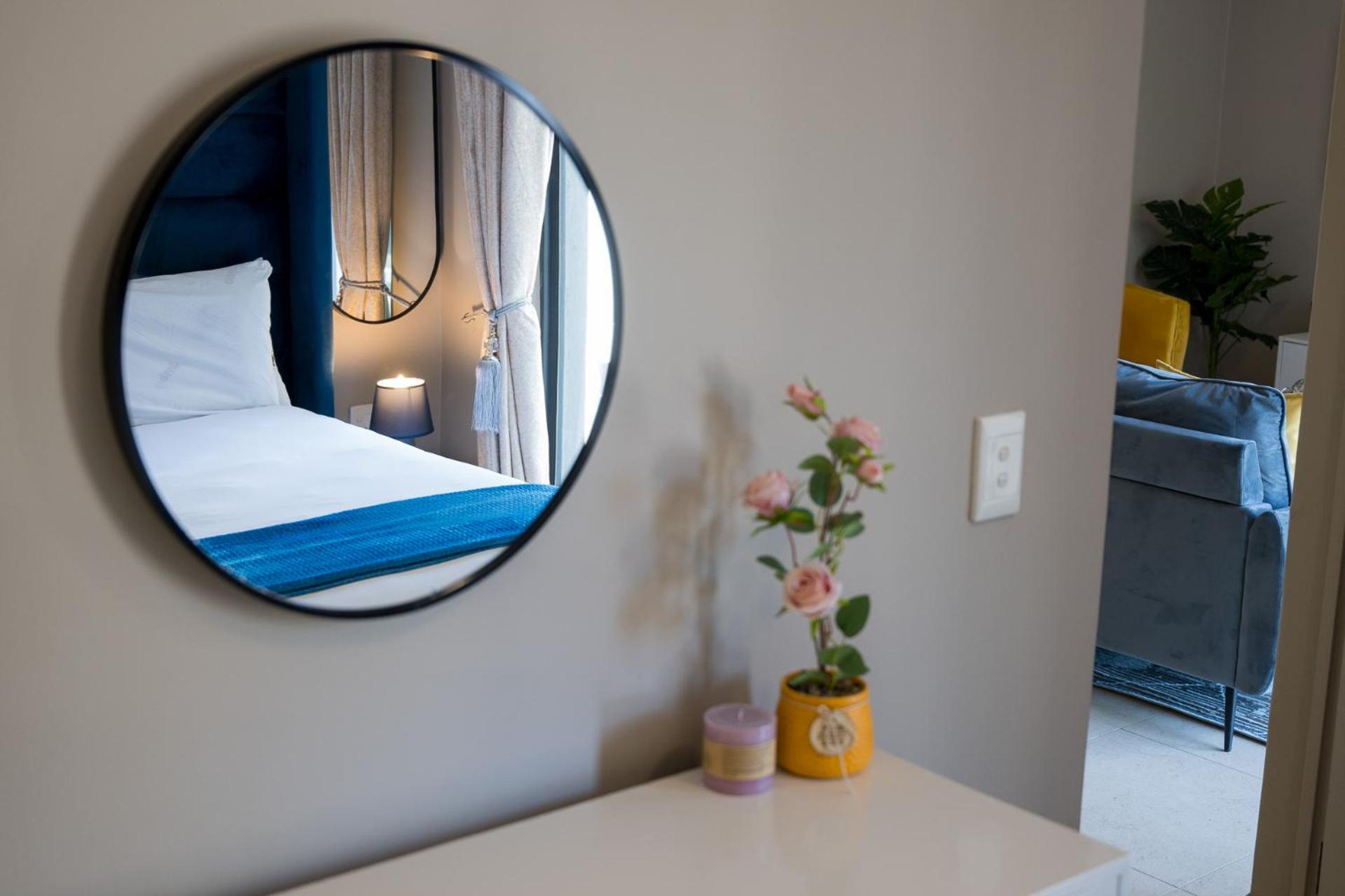 Stylish Marina 307 on The Ridge view 3
