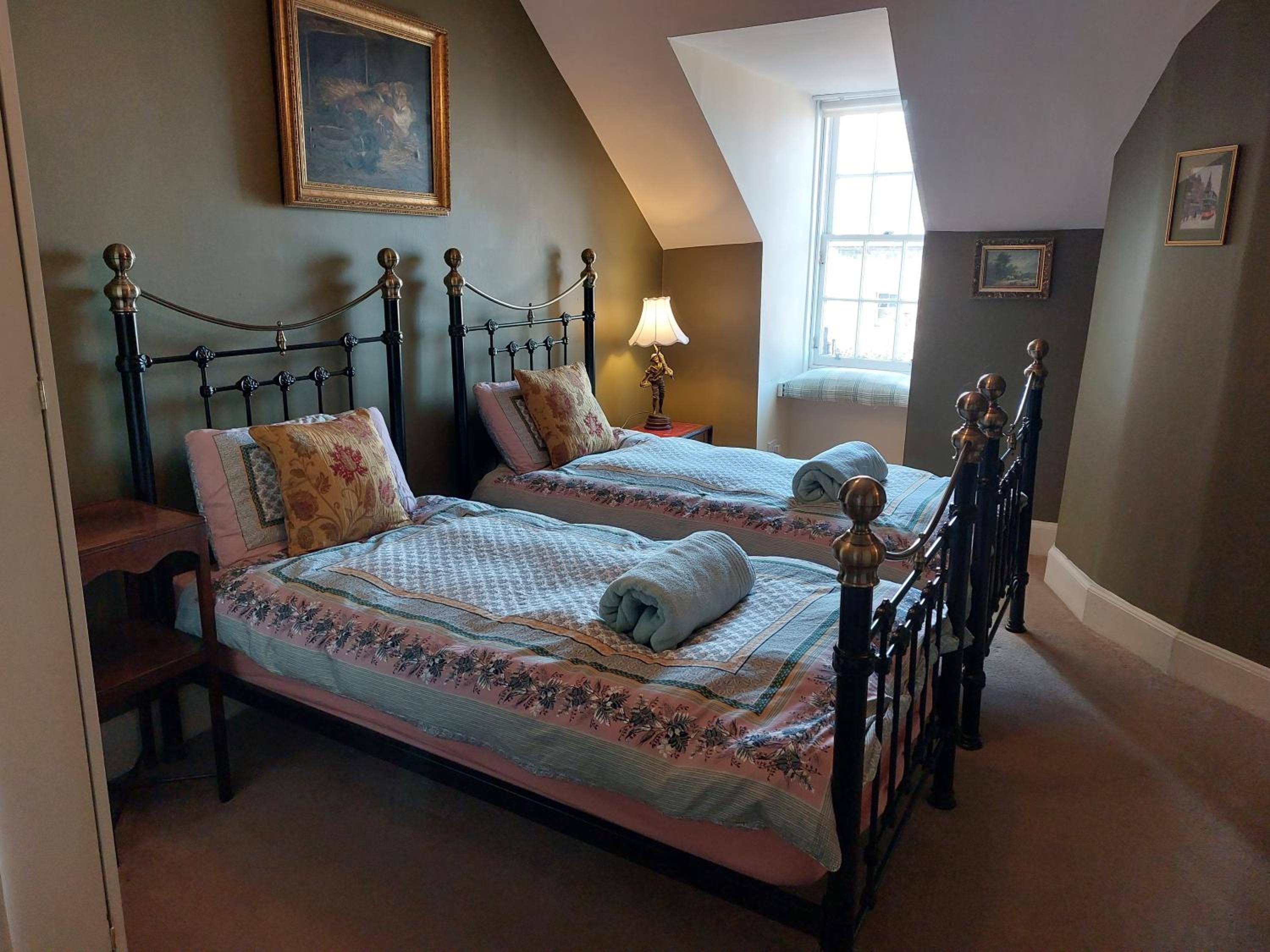 Stunning 5BR Royal Mile Penthouse