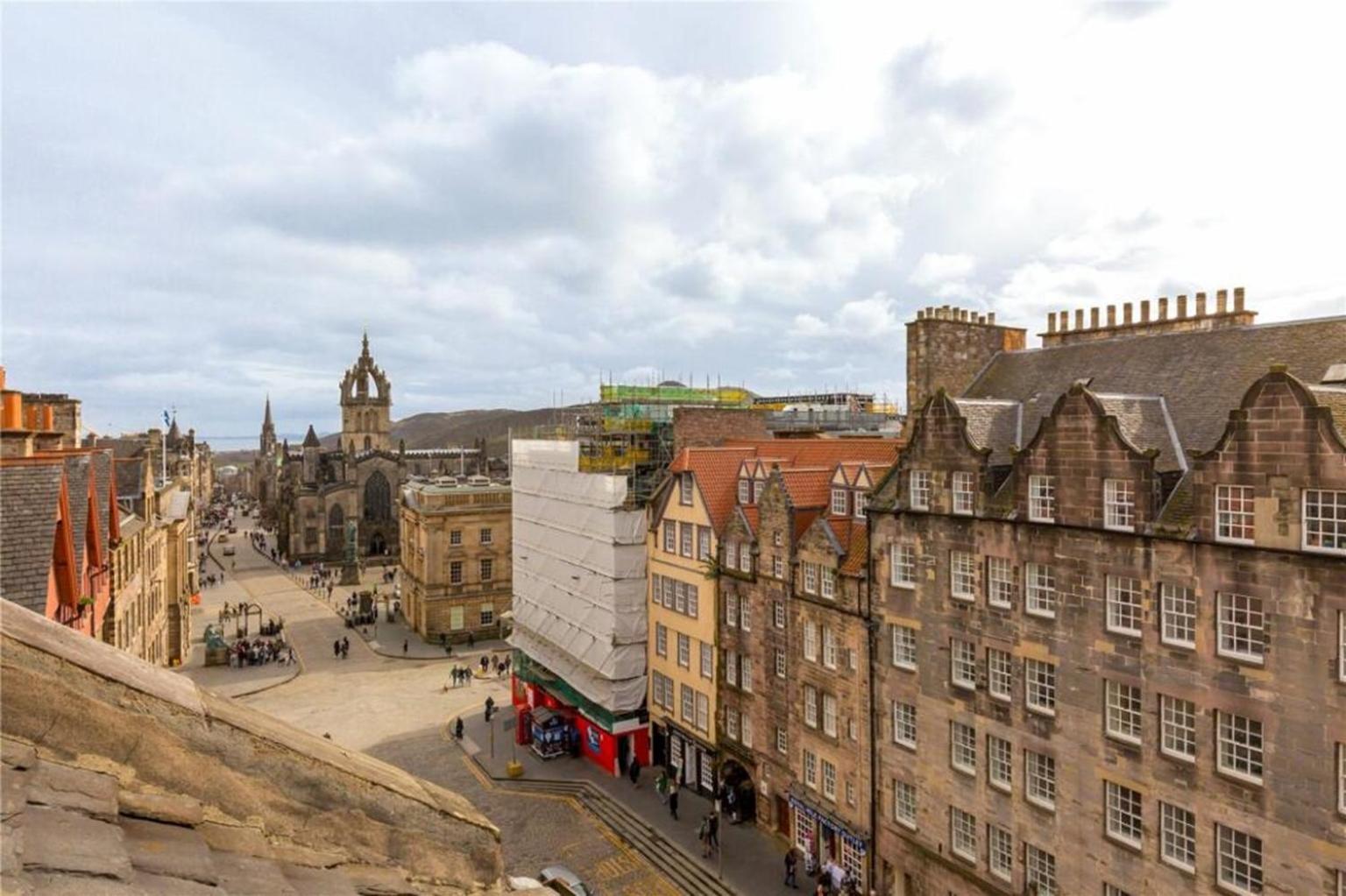 Stunning 5BR Royal Mile Penthouse