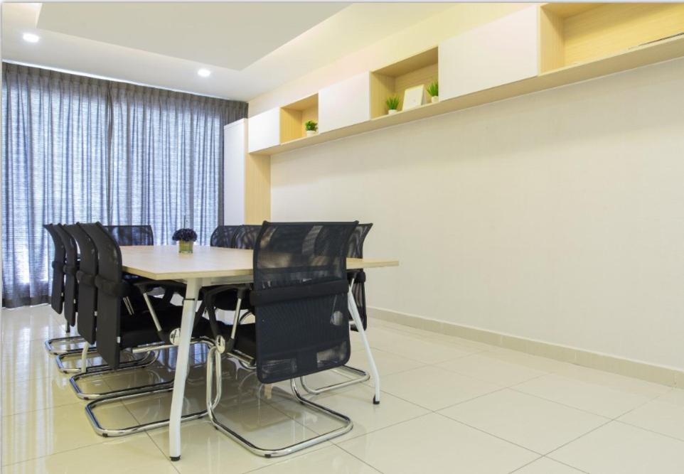 PLATINO, Huge Family 3BR Suite, Few steps to Paradigm Mall & Escape JB