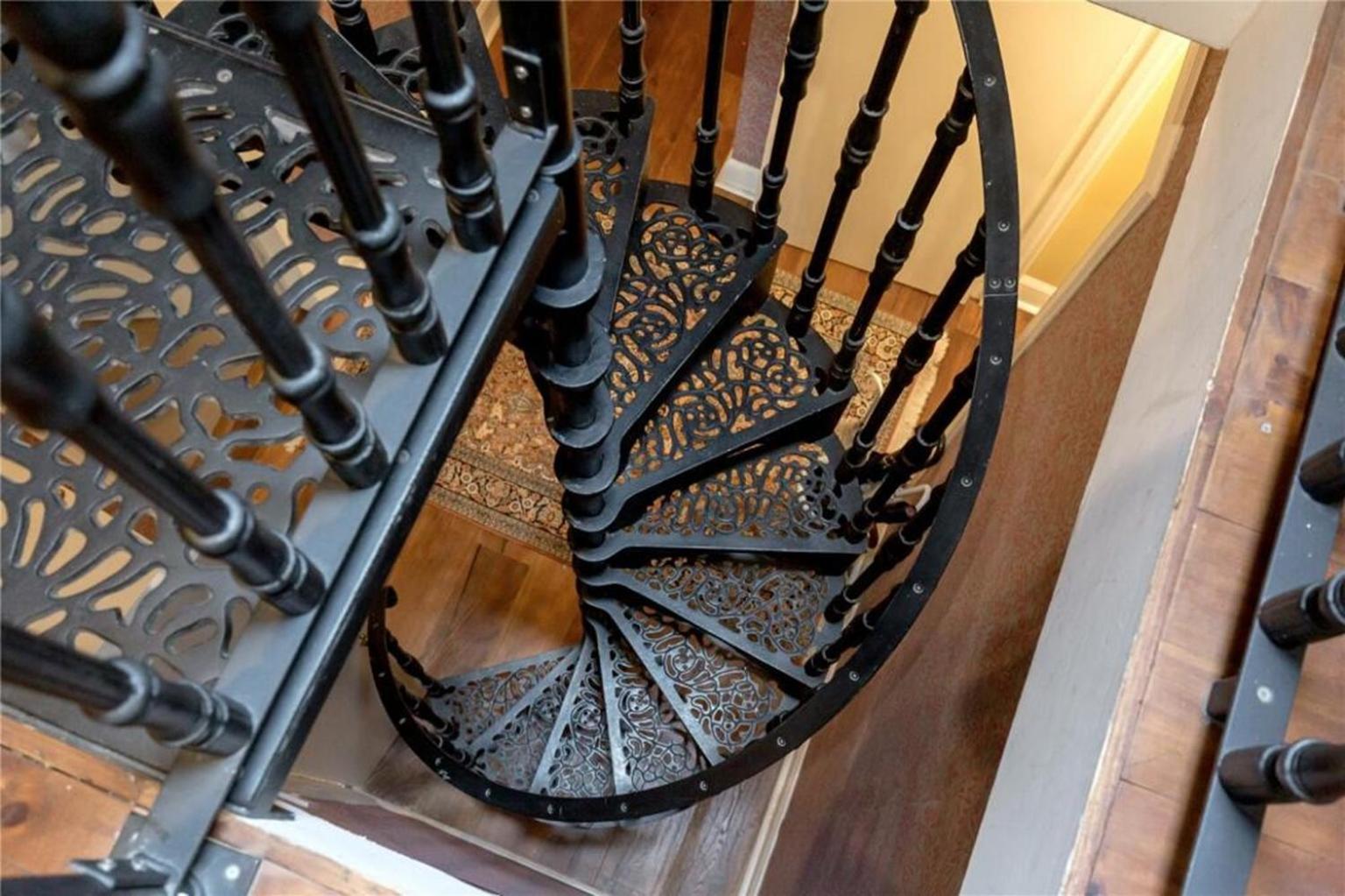 Stunning 5BR Royal Mile Penthouse