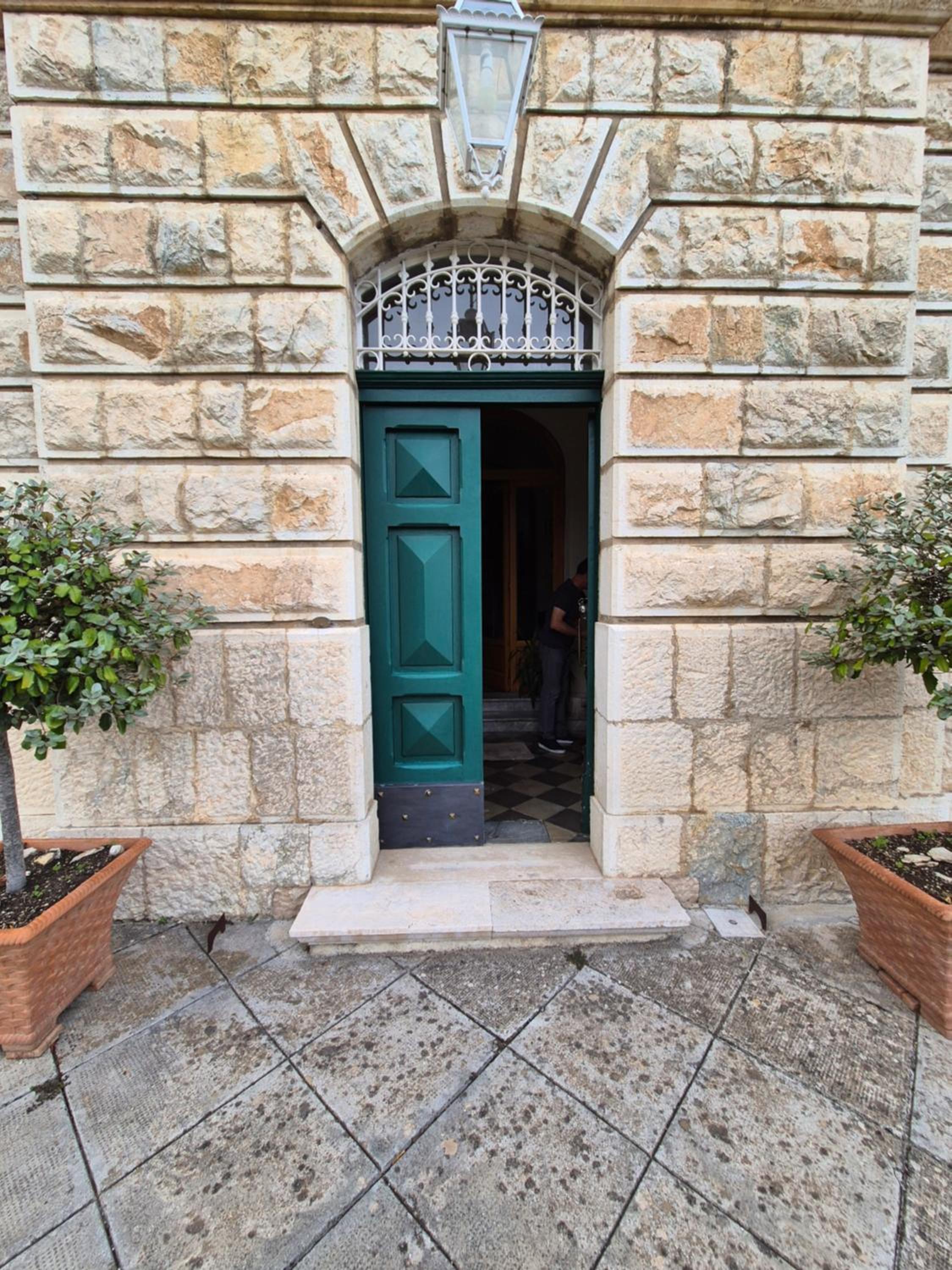 Photo 8