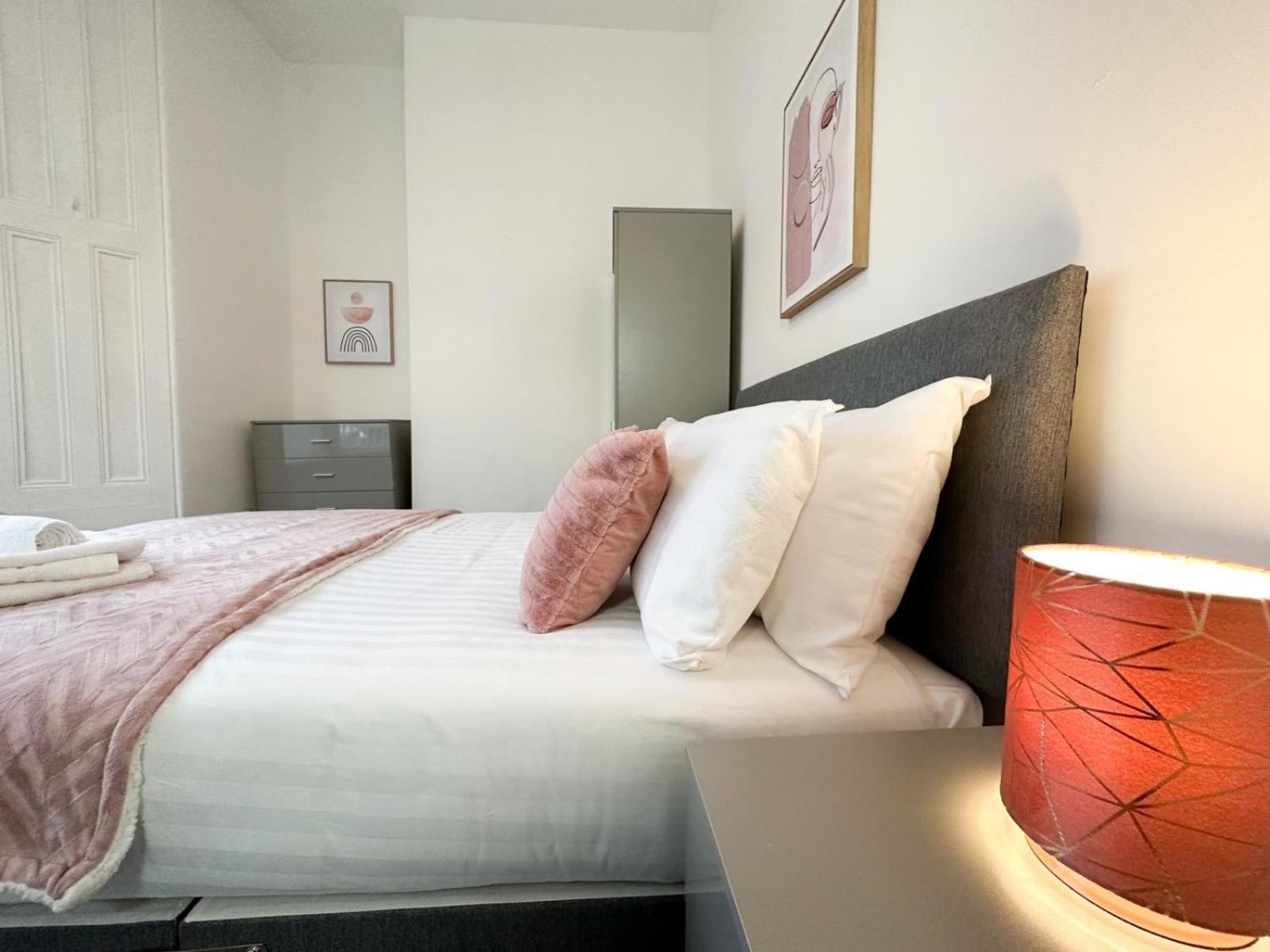 Anfield Cottage Liverpool by Smart Corporate Stays view 2