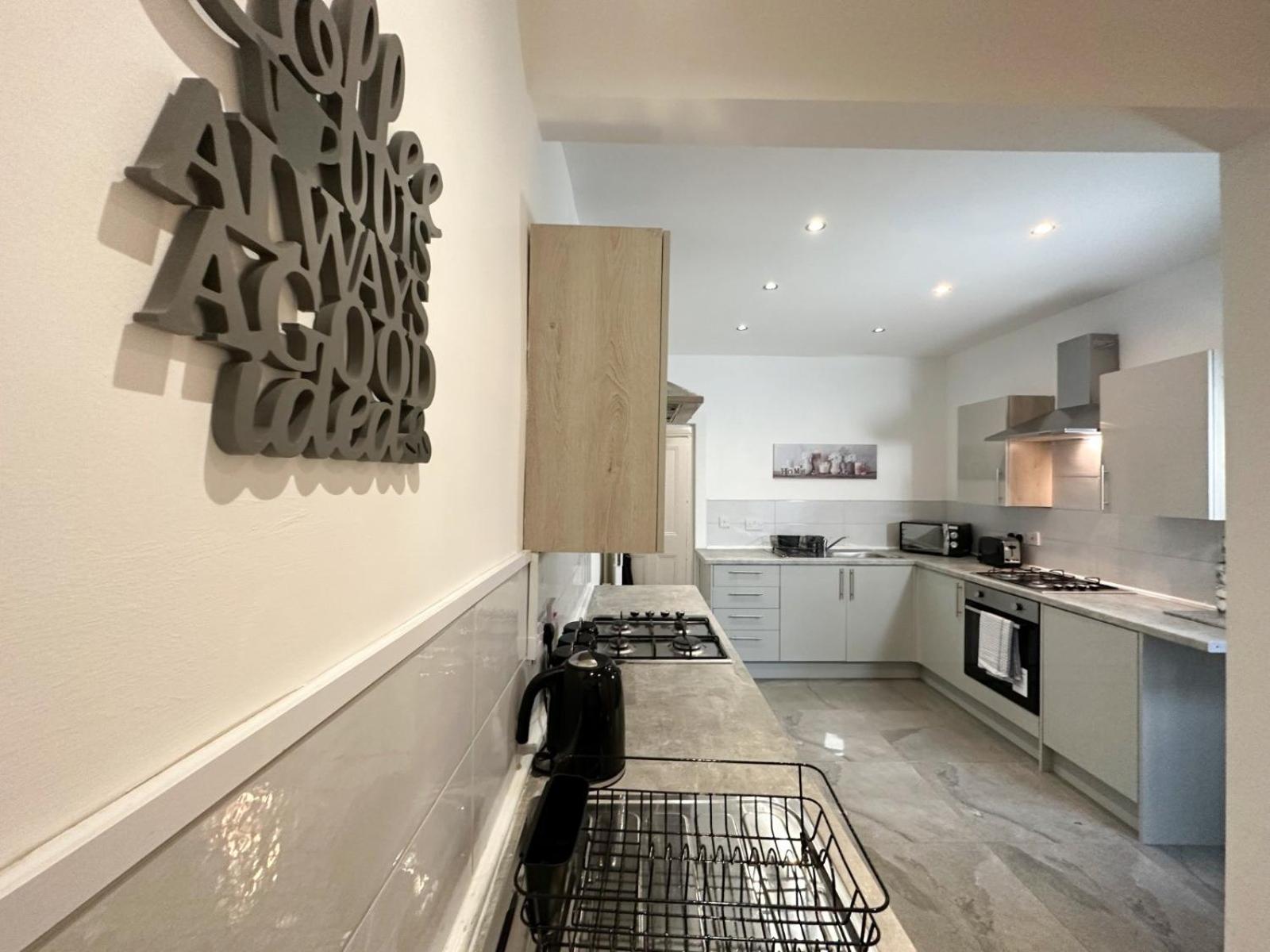 Anfield Cottage Liverpool by Smart Corporate Stays view 3