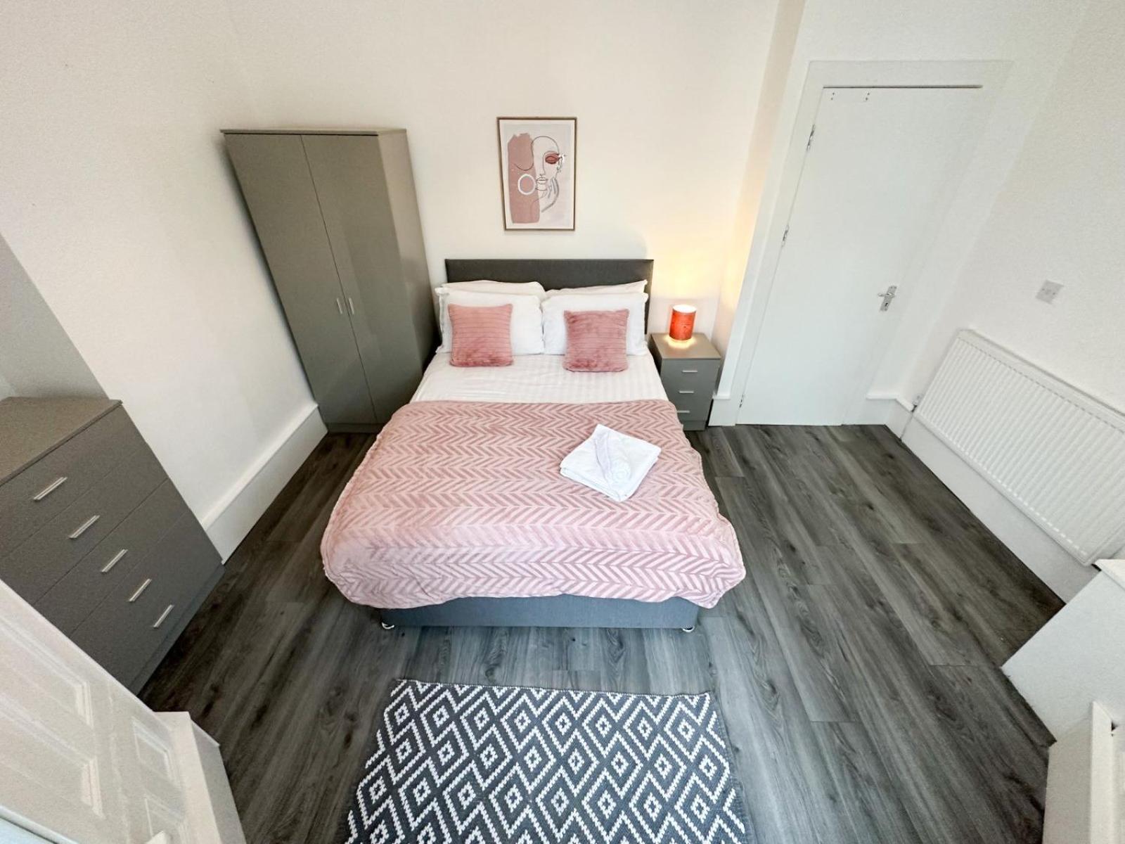 Anfield Cottage Liverpool by Smart Corporate Stays view 4